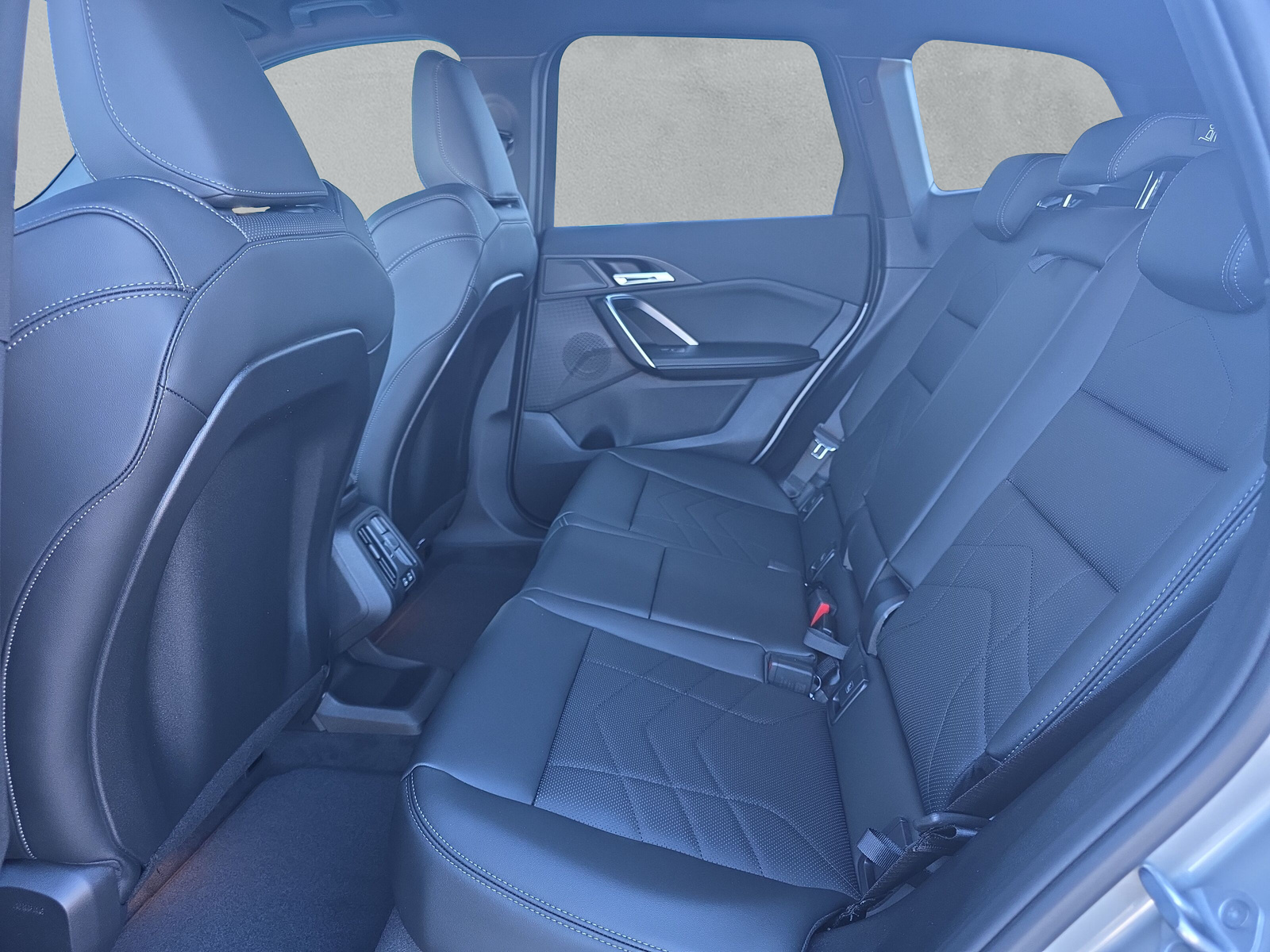 BMW iX1 eDrive 20 M Sport-image-11