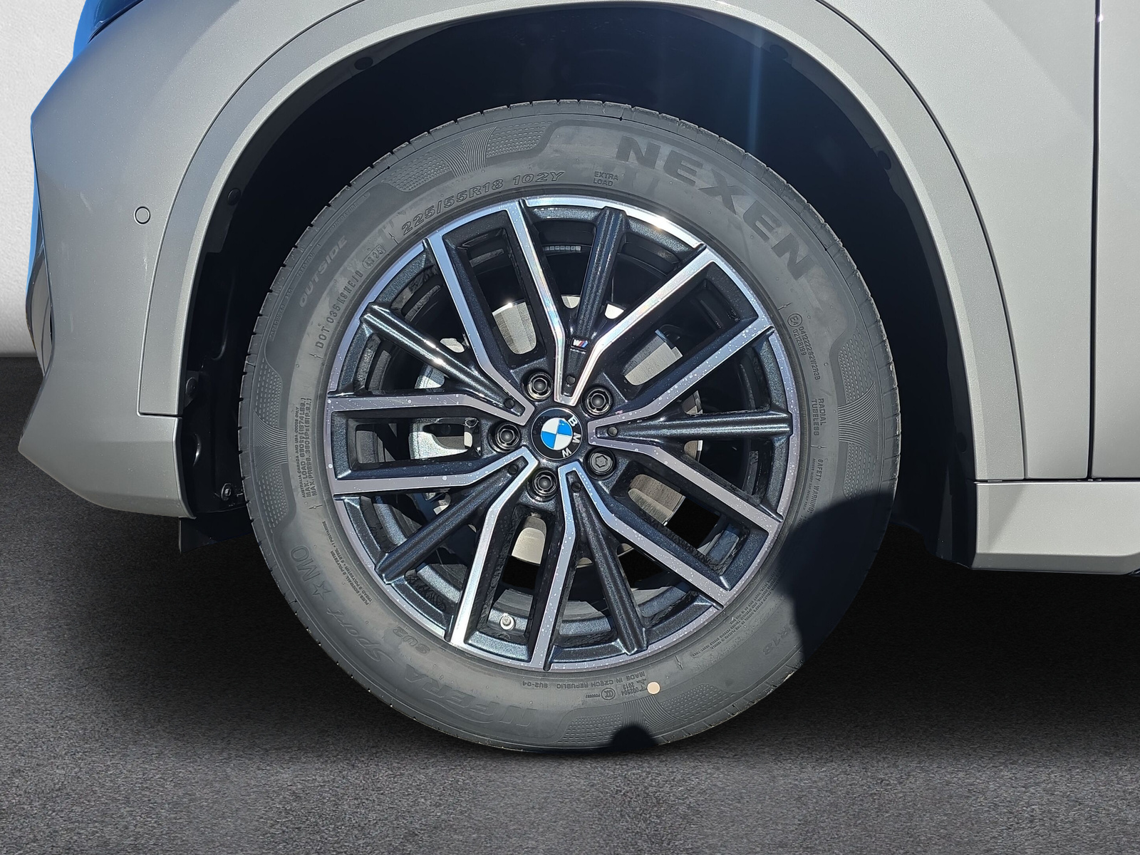 BMW iX1 eDrive 20 M Sport-image-8
