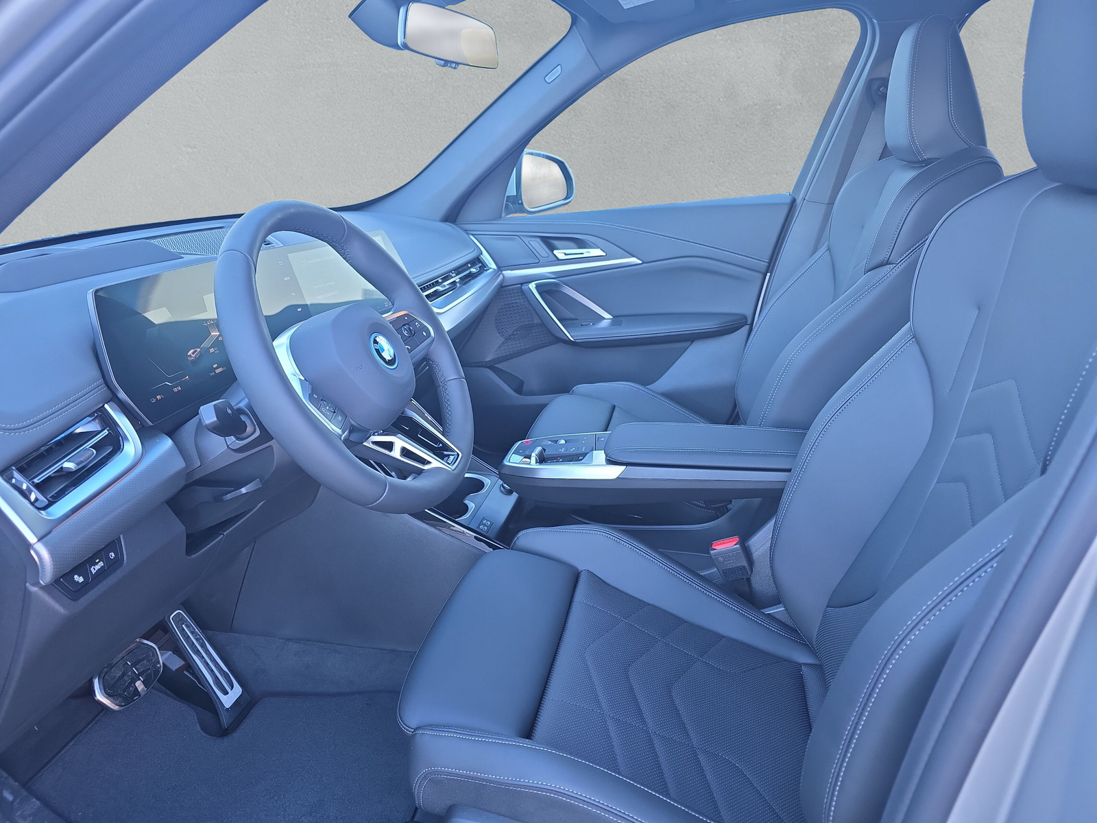 BMW iX1 eDrive 20 M Sport-image-10