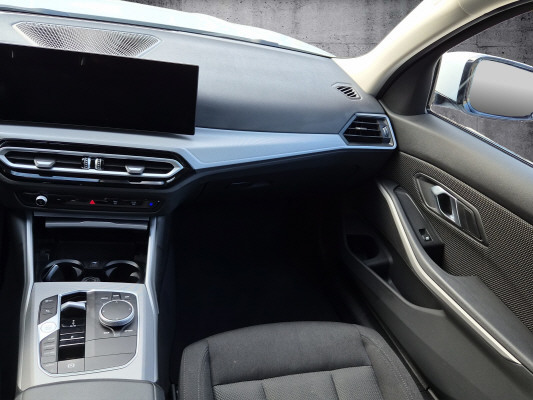 BMW 320d xDrive 48V Touring-image-8