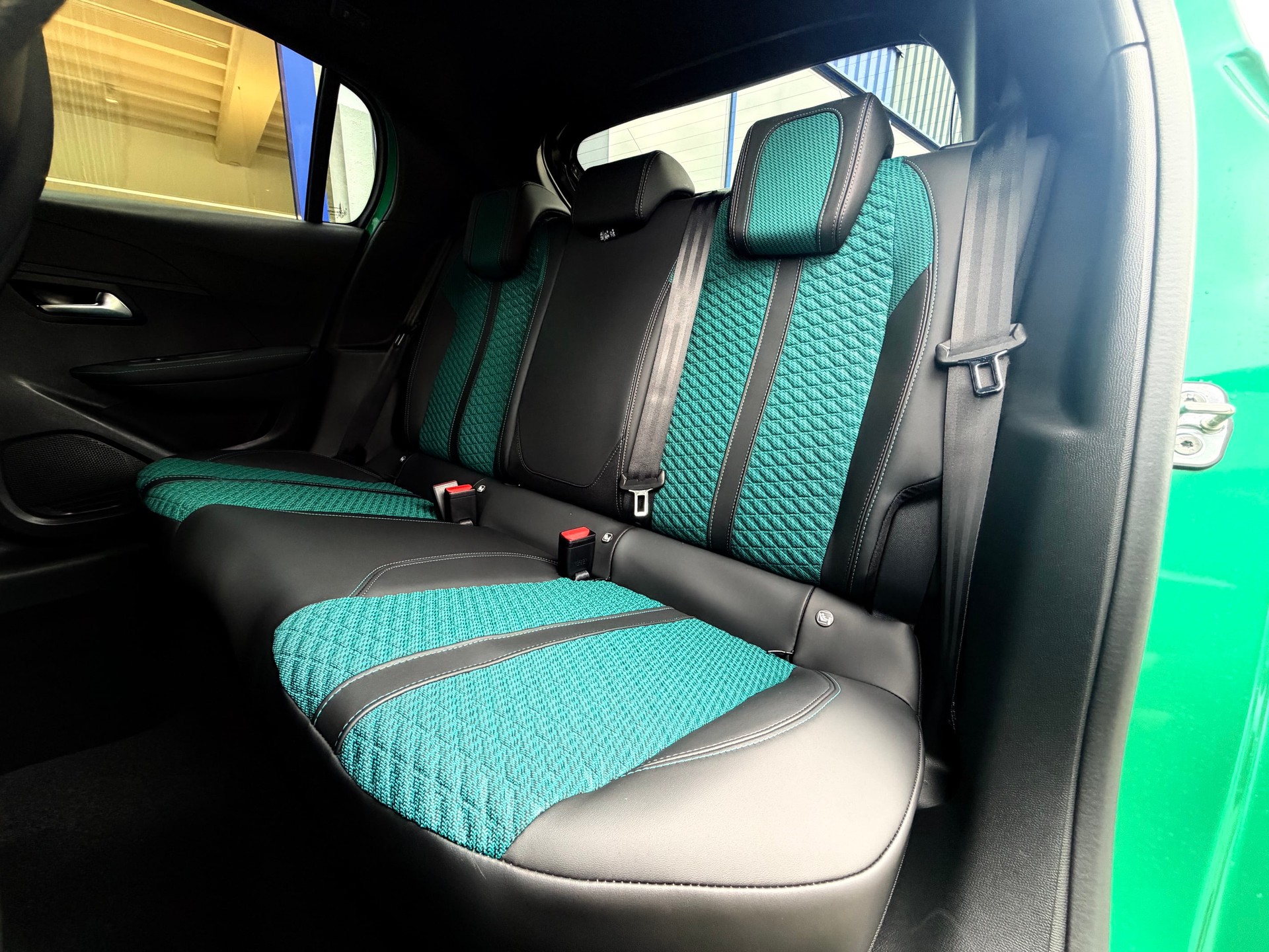 PEUGEOT 208 1.2 Hybrid Envy-image-9