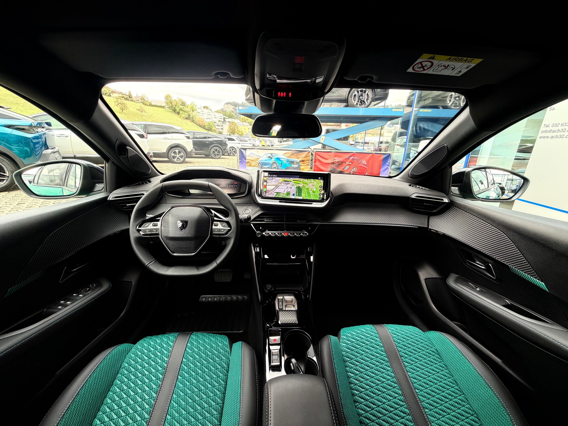 PEUGEOT 208 1.2 Hybrid Envy-image-13