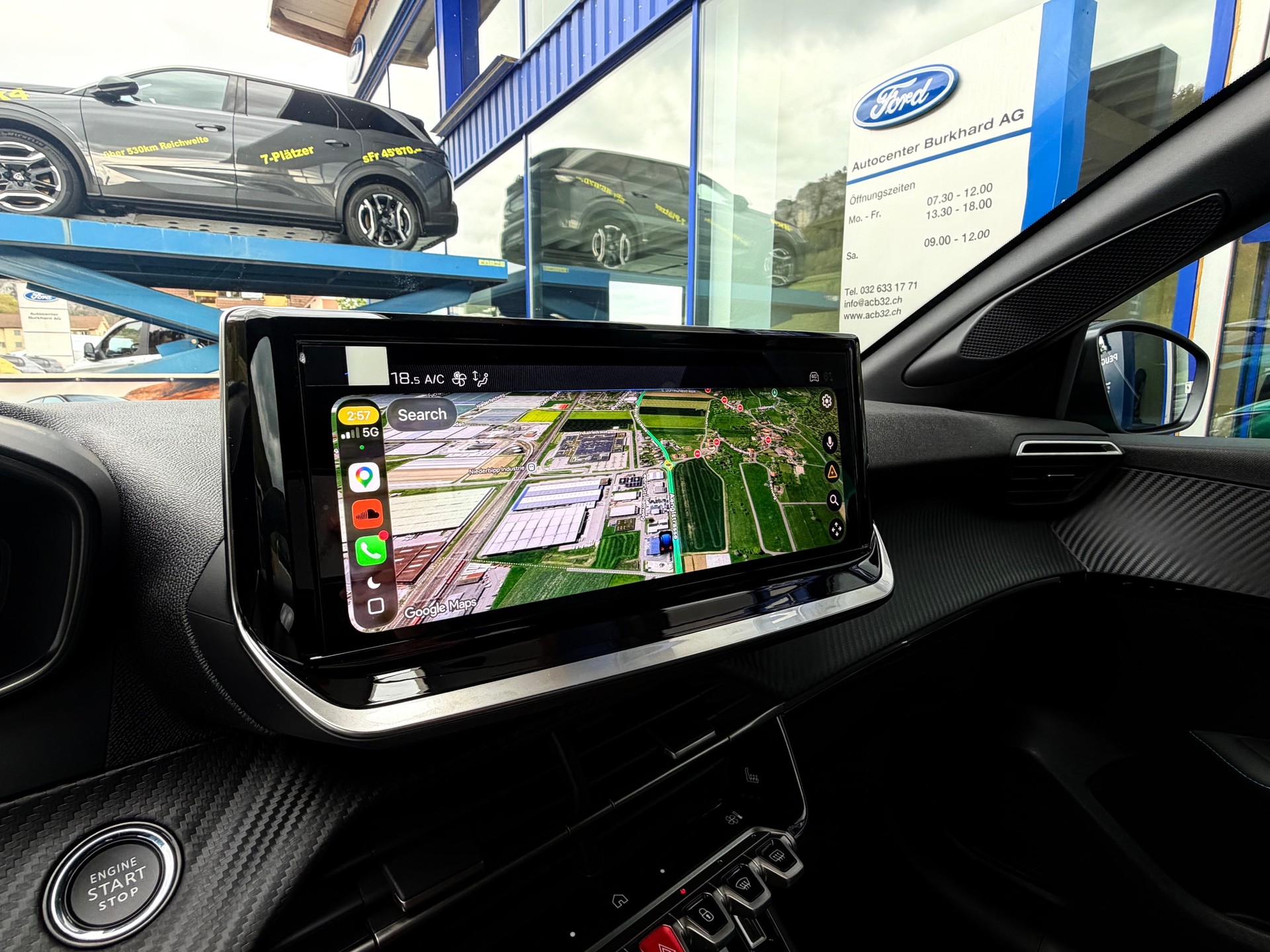PEUGEOT 208 1.2 Hybrid Envy-image-11