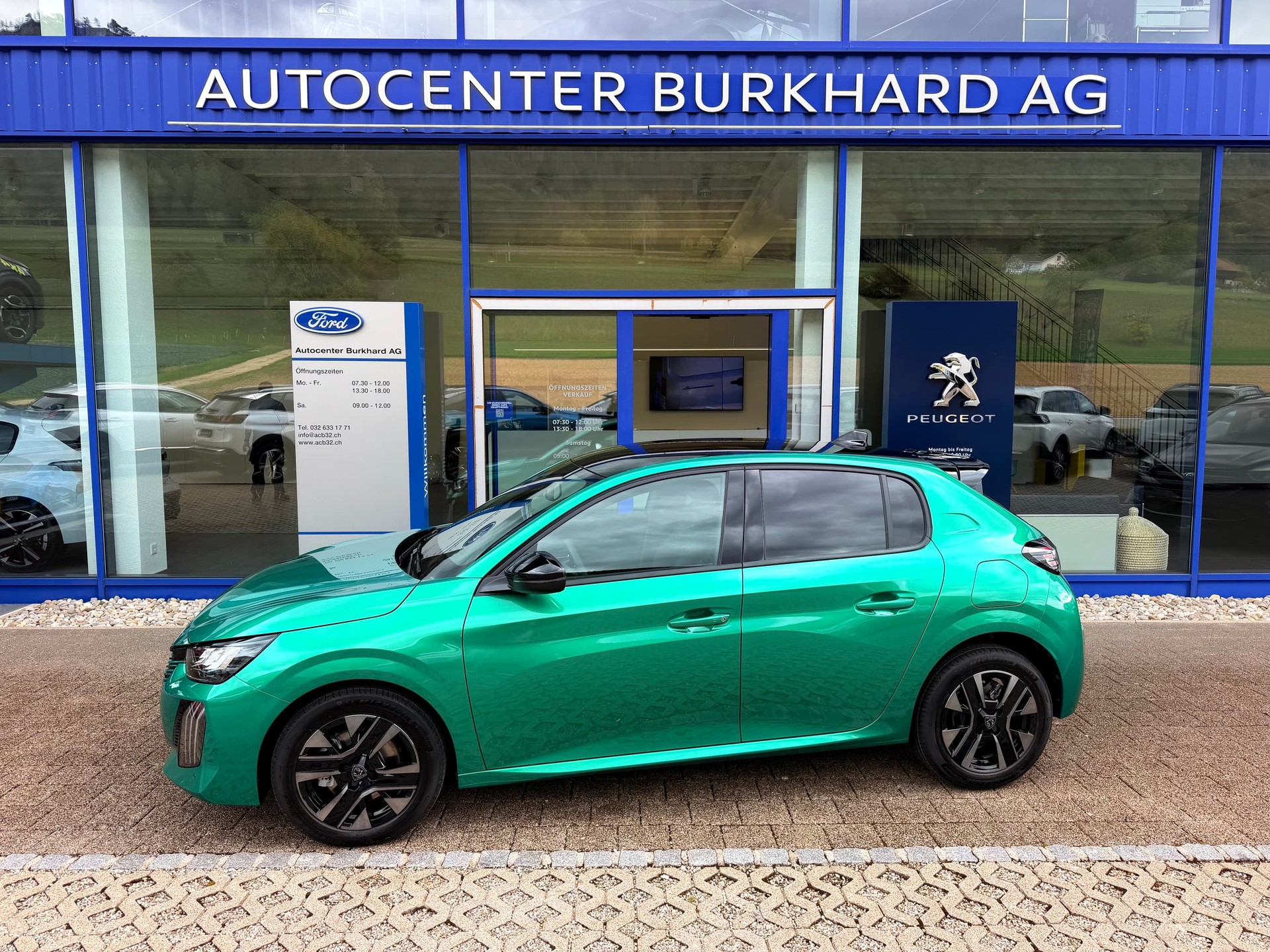 PEUGEOT 208 1.2 Hybrid Envy