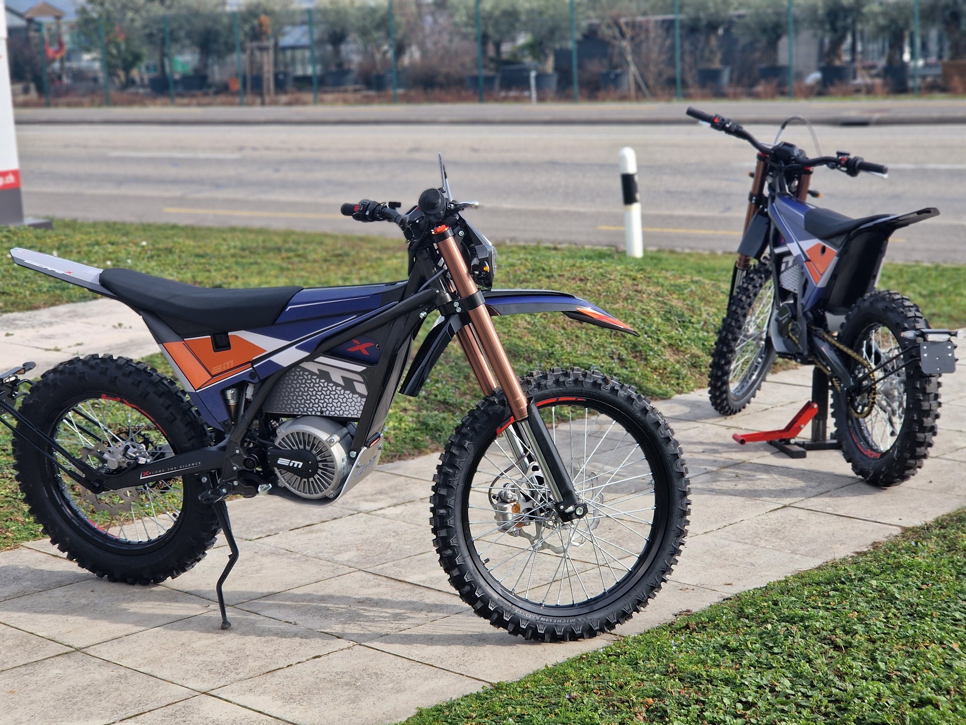 ELECTRIC MOTION Escape XR-showroom-element-1