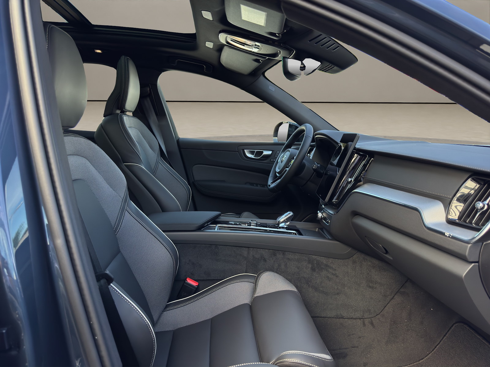 VOLVO XC60 2.0 T6 TE Black Edition eAWD-image-10