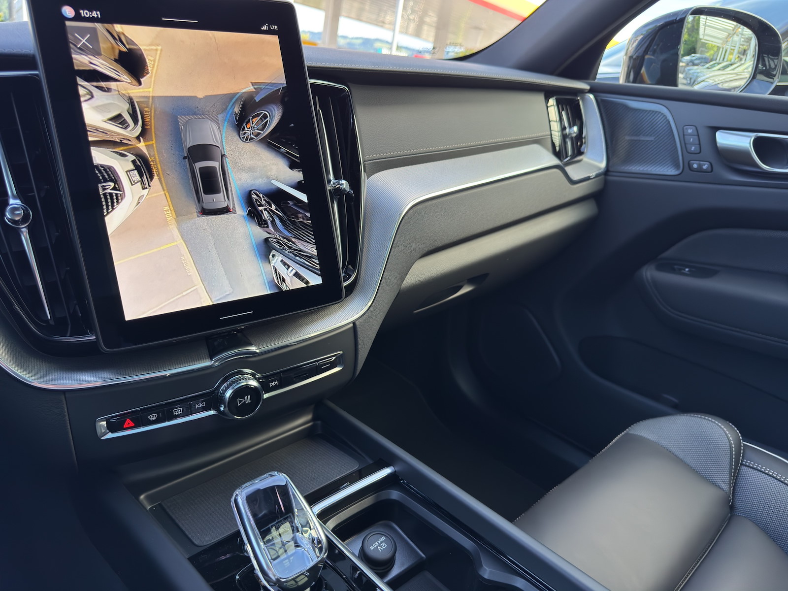 VOLVO XC60 2.0 T6 TE Black Edition eAWD-image-14