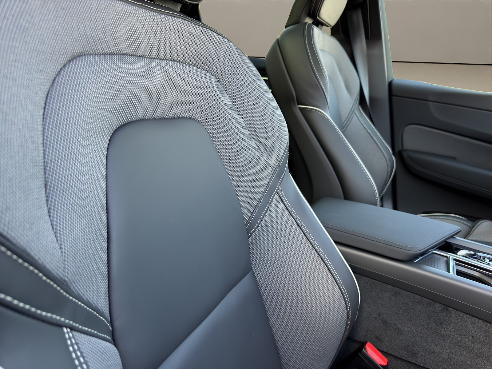 VOLVO XC60 2.0 T6 TE Black Edition eAWD-image-11