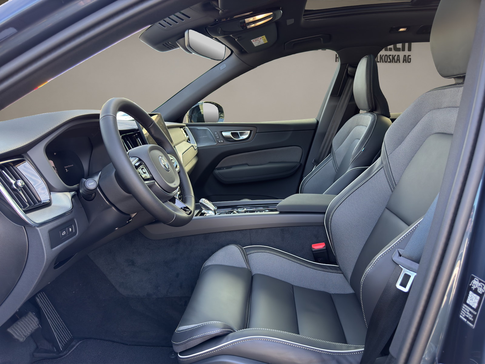 VOLVO XC60 2.0 T6 TE Black Edition eAWD-image-8