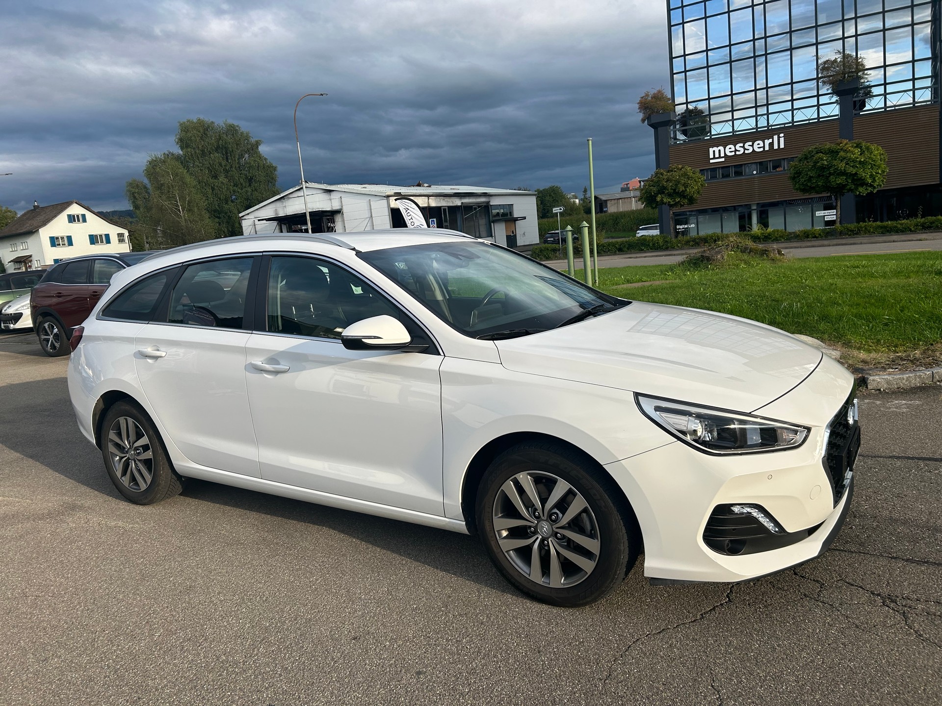 HYUNDAI i30-image-11
