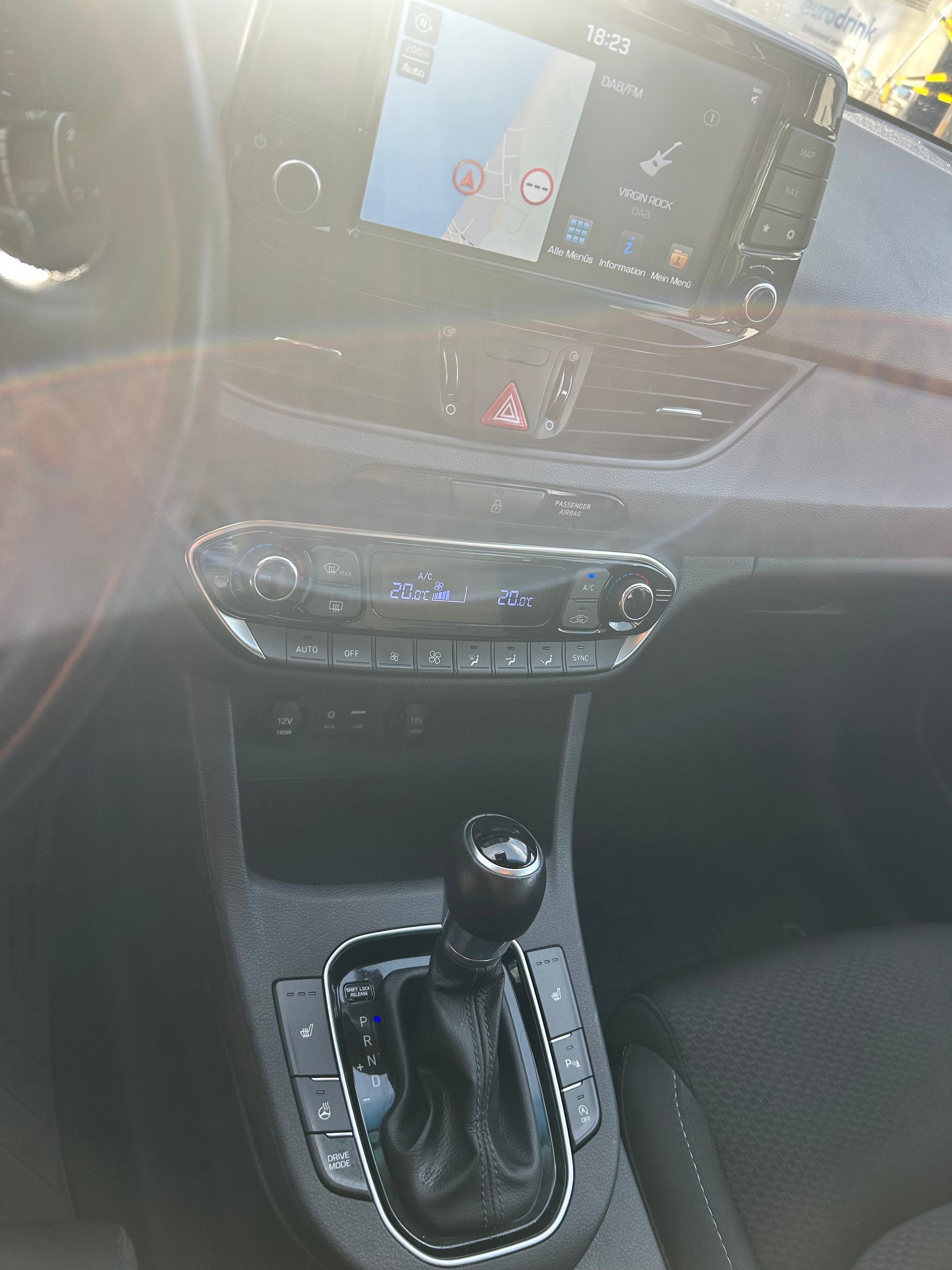 HYUNDAI i30-showroom-element-3
