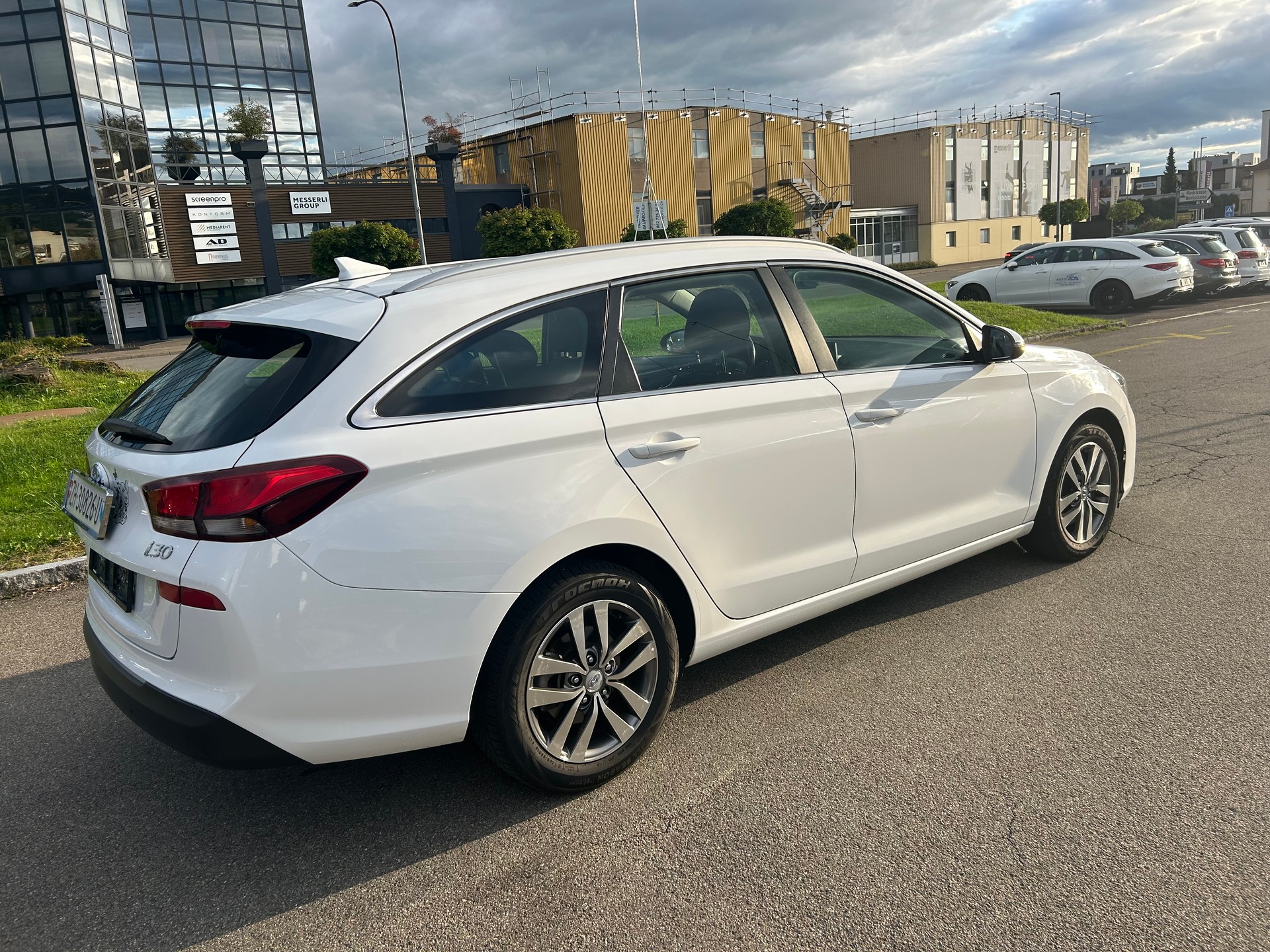 HYUNDAI i30-image-9