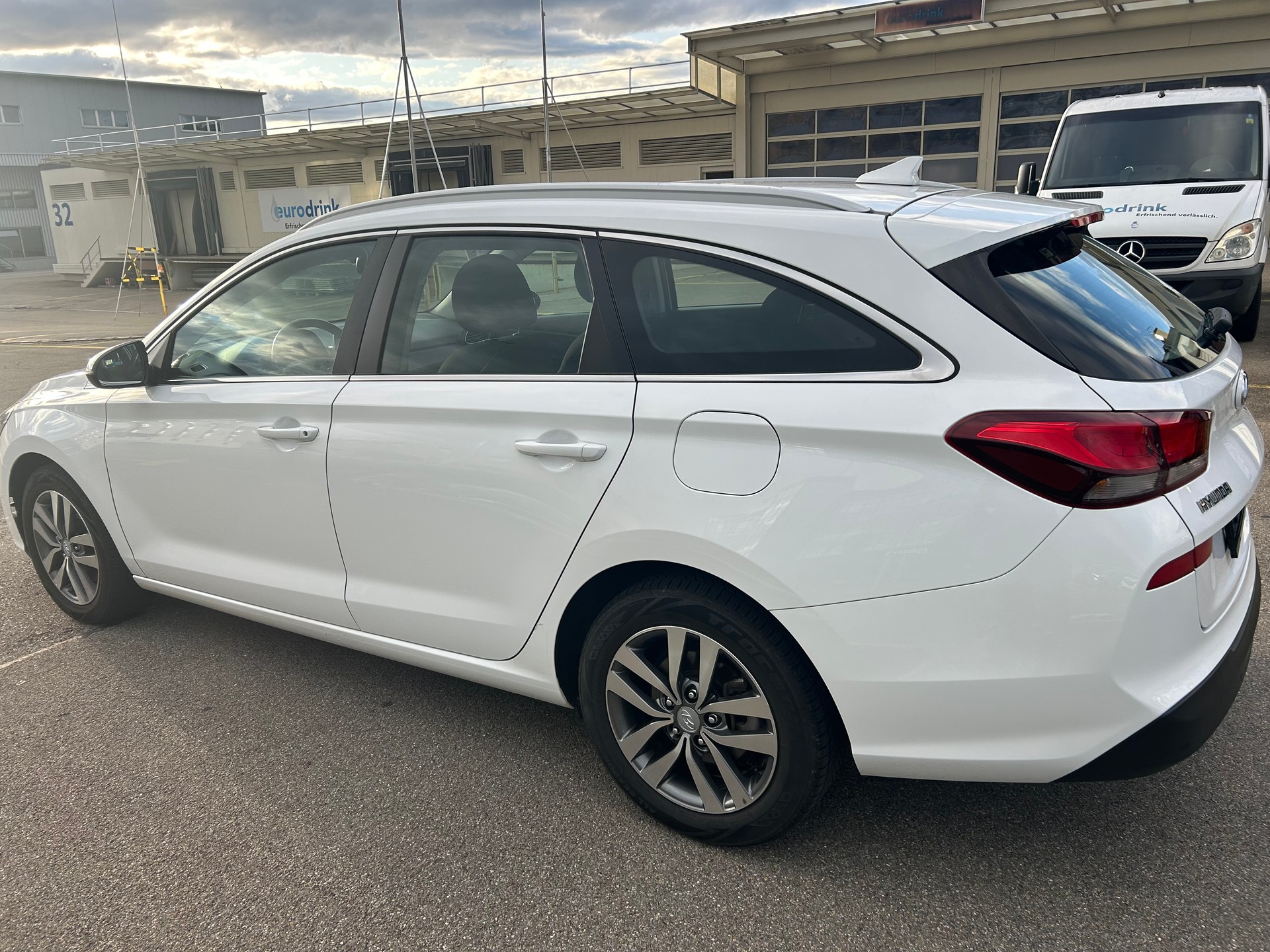 HYUNDAI i30-image-4