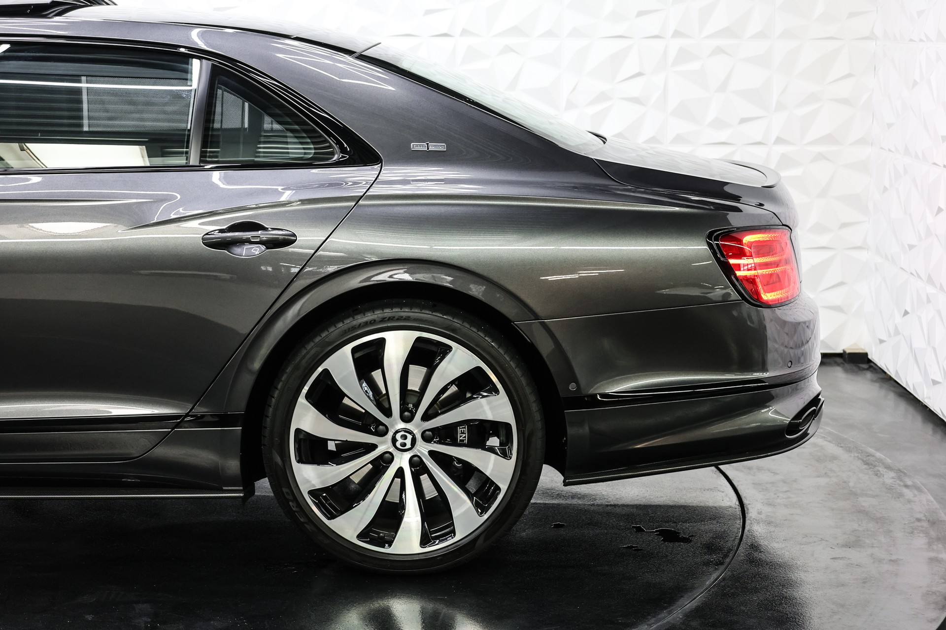 BENTLEY Flying Spur 4.0 V8 First Edition-image-13