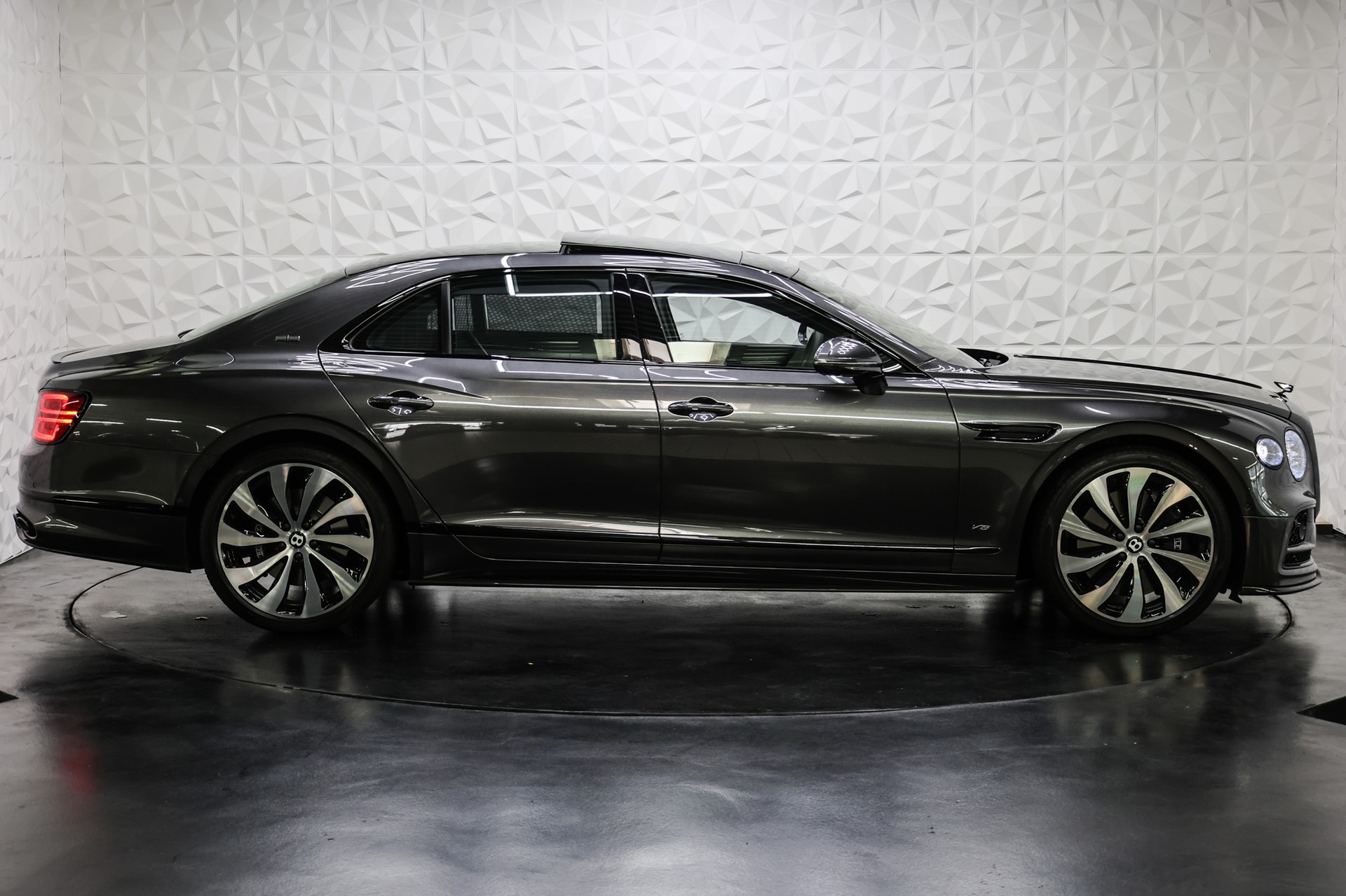 BENTLEY Flying Spur 4.0 V8 First Edition-image-10