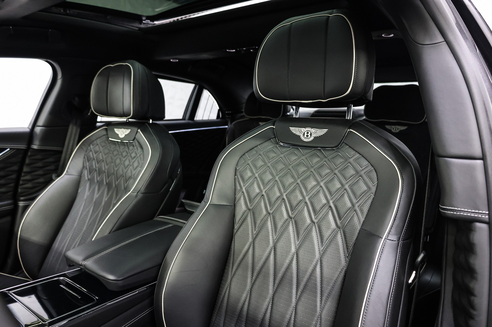 BENTLEY Flying Spur 4.0 V8 First Edition-image-18