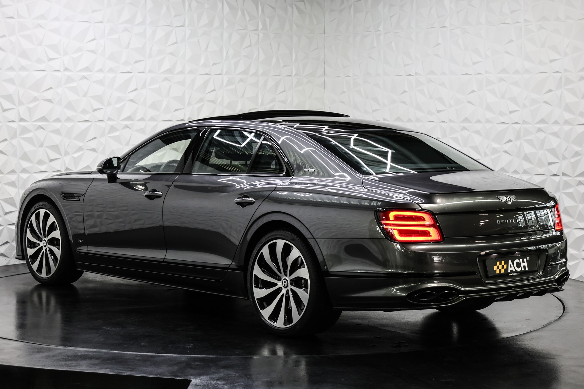 BENTLEY Flying Spur 4.0 V8 First Edition-showroom-element-3