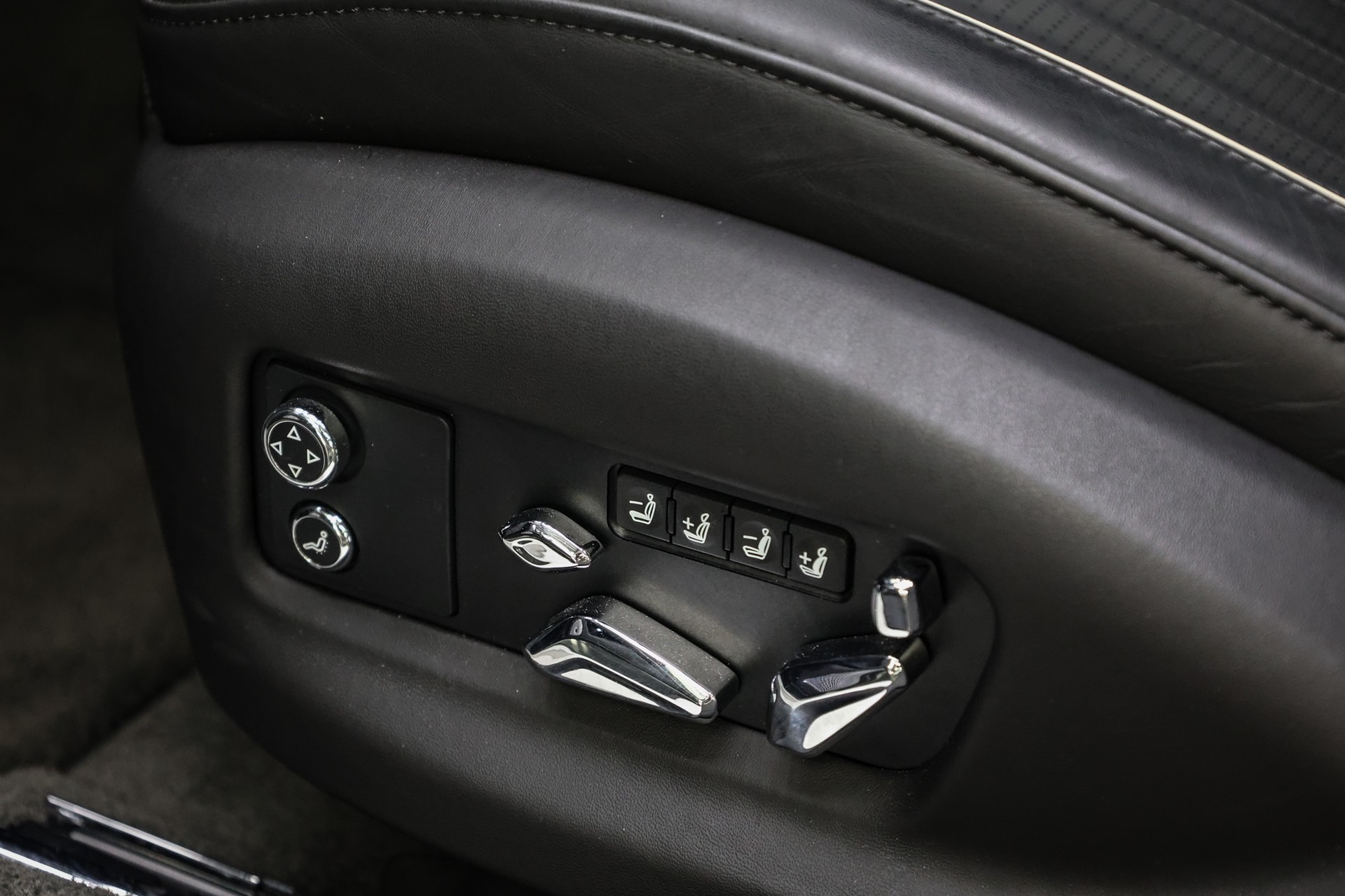 BENTLEY Flying Spur 4.0 V8 First Edition-image-27
