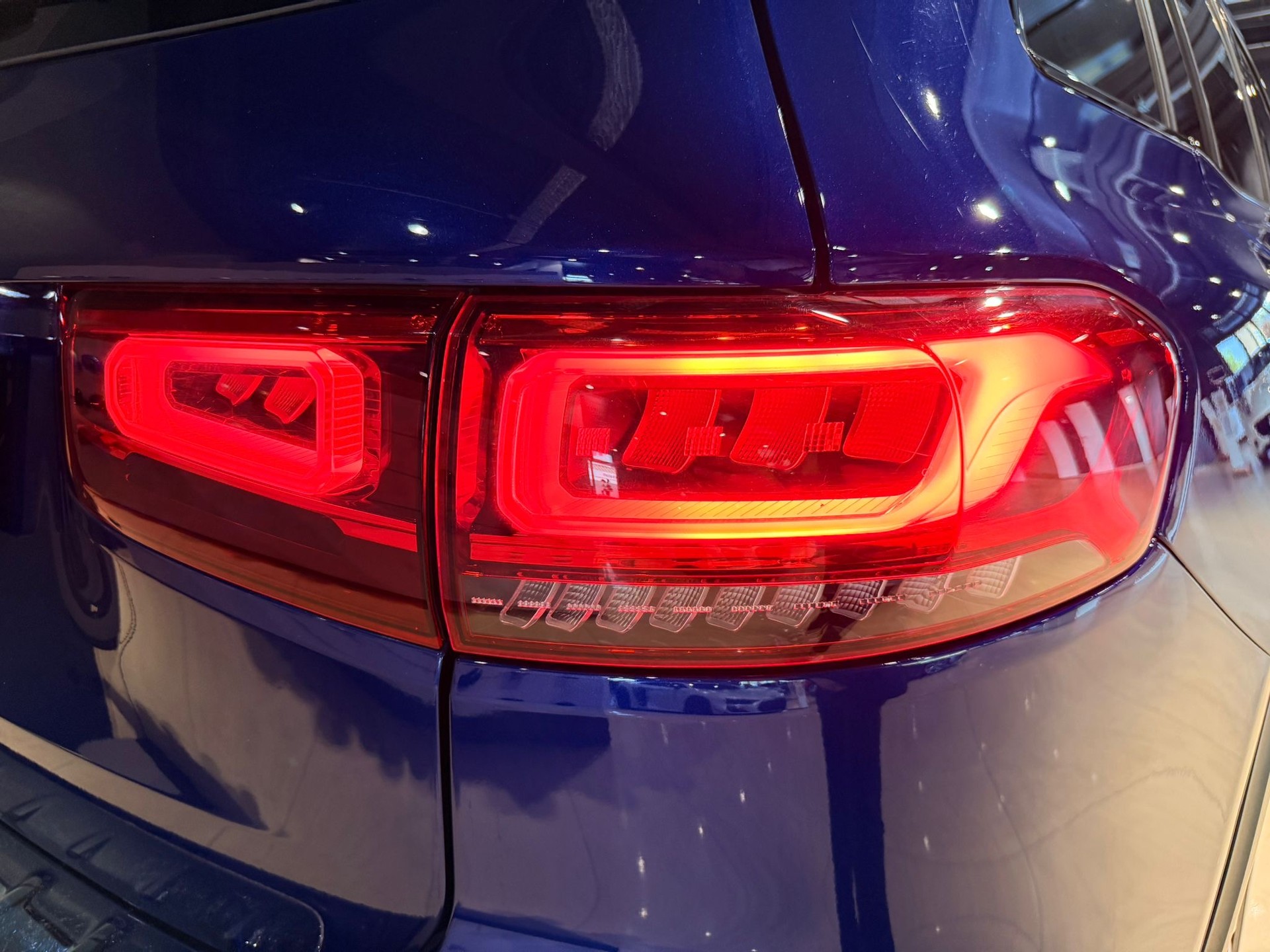 MERCEDES-BENZ GLB 220 d 4Matic AMG Line 8G-Tronic-image-6