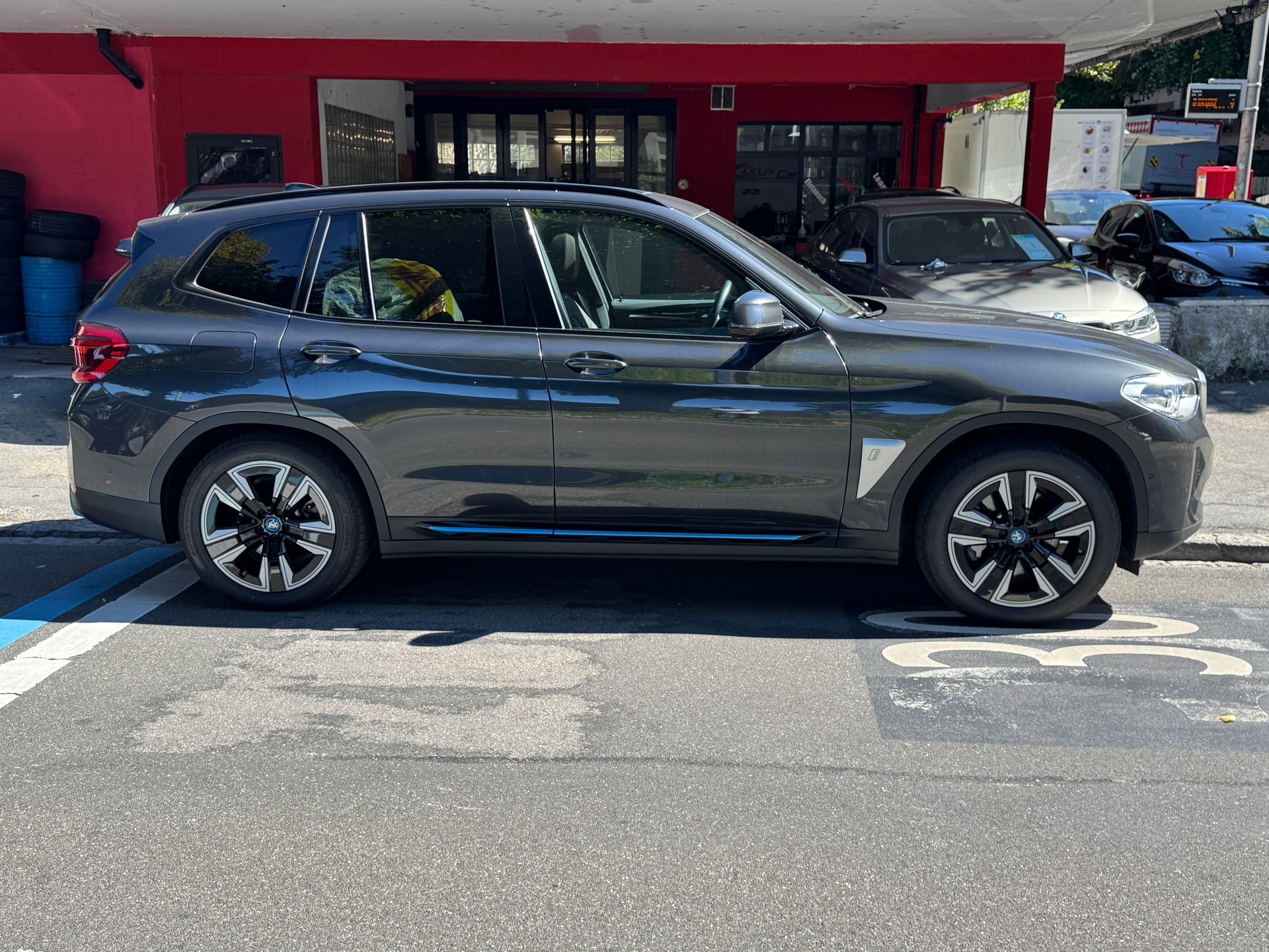 BMW iX3 Impressive-image-6