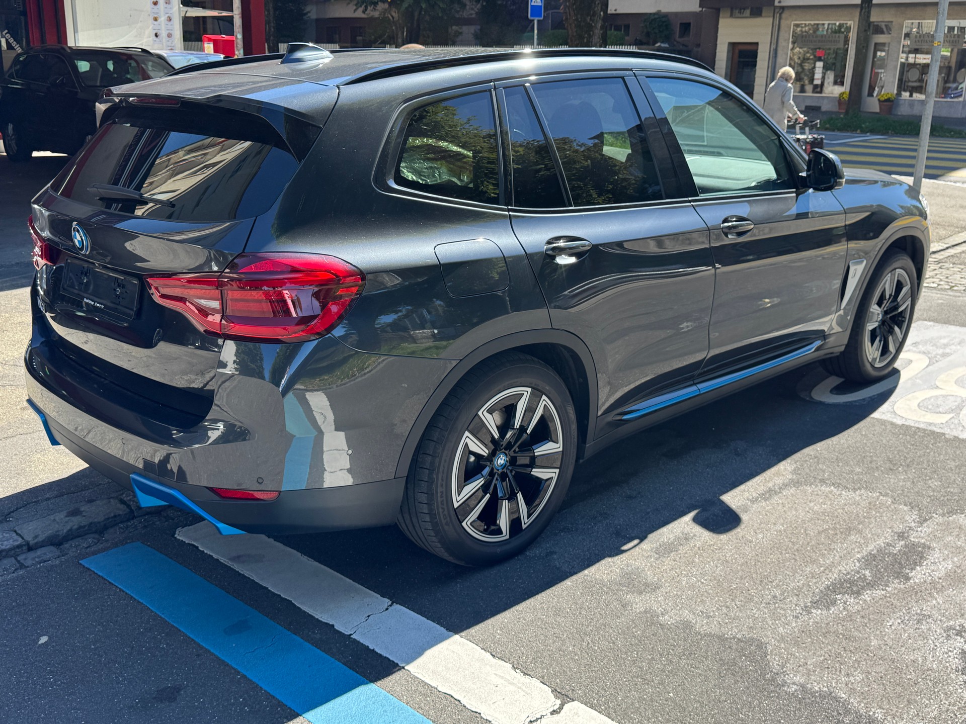 BMW iX3 Impressive-image-5