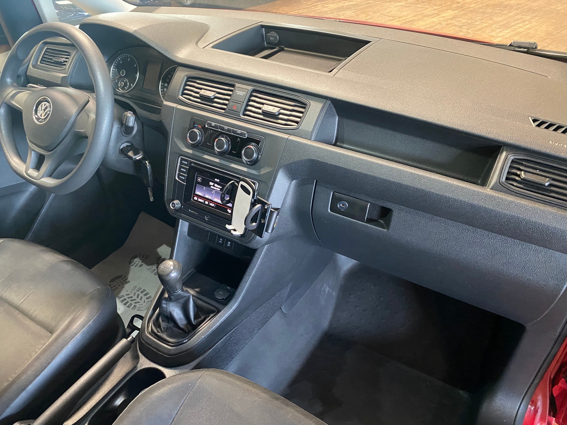 VW Caddy Maxi 2.0TDI BlueMotion Technology-image-10