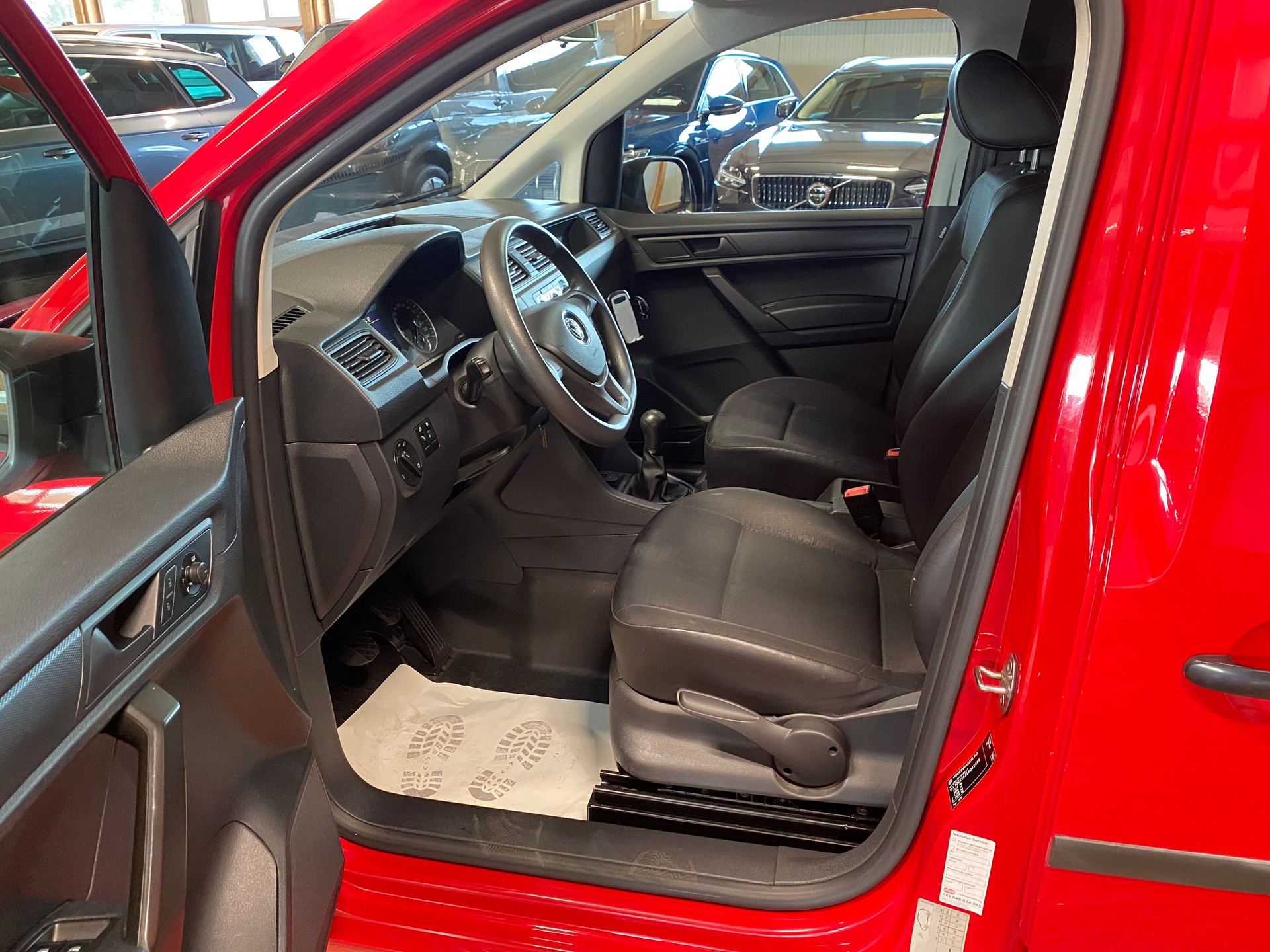 VW Caddy Maxi 2.0TDI BlueMotion Technology-image-7