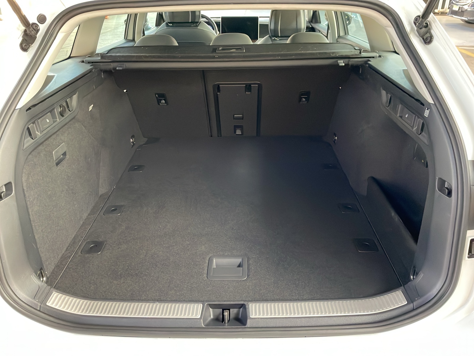 VW Passat Variant 2.0 TDI Business DSG-image-10