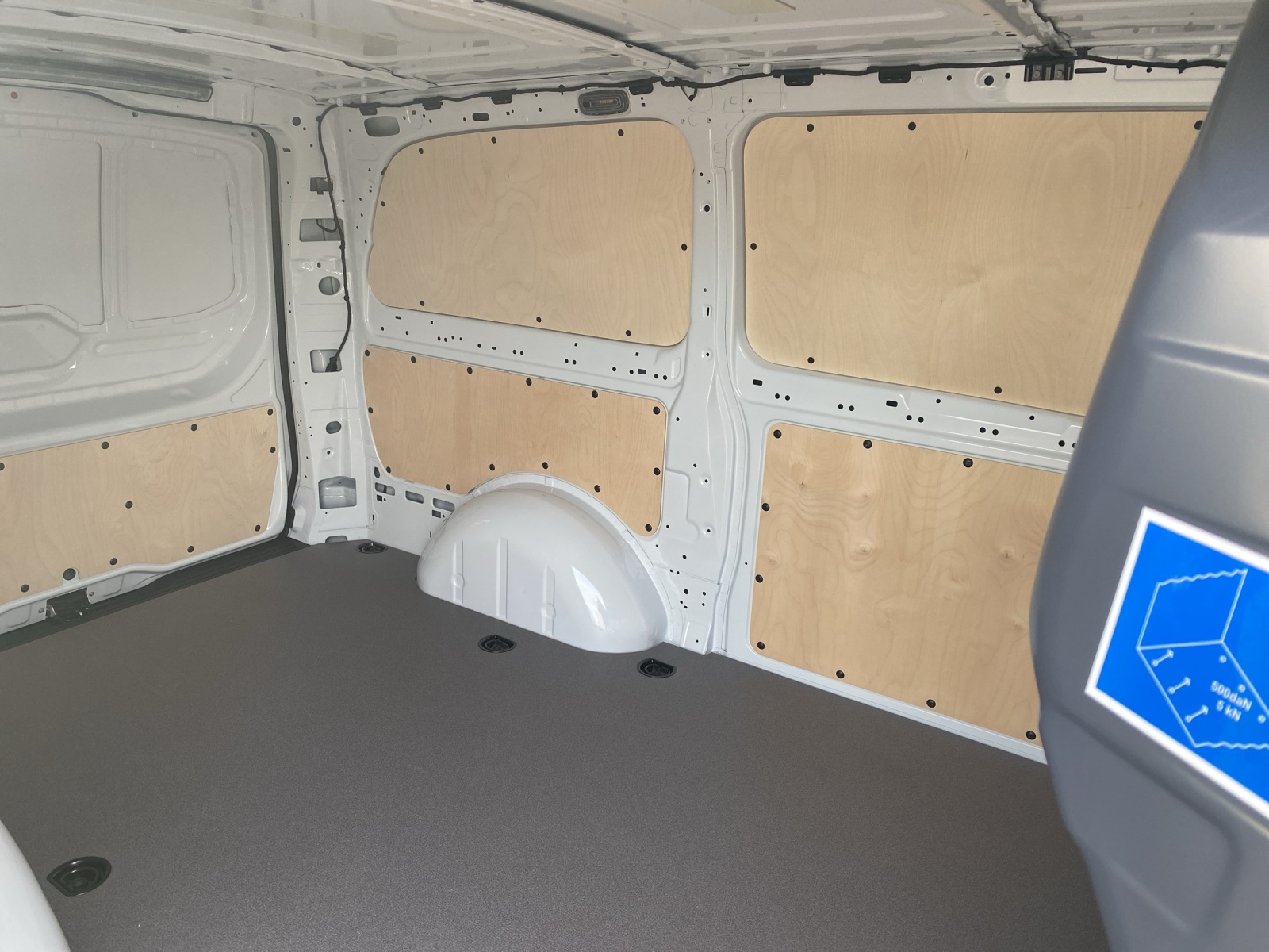 MERCEDES-BENZ eVito 129 Lang Worker-image-12