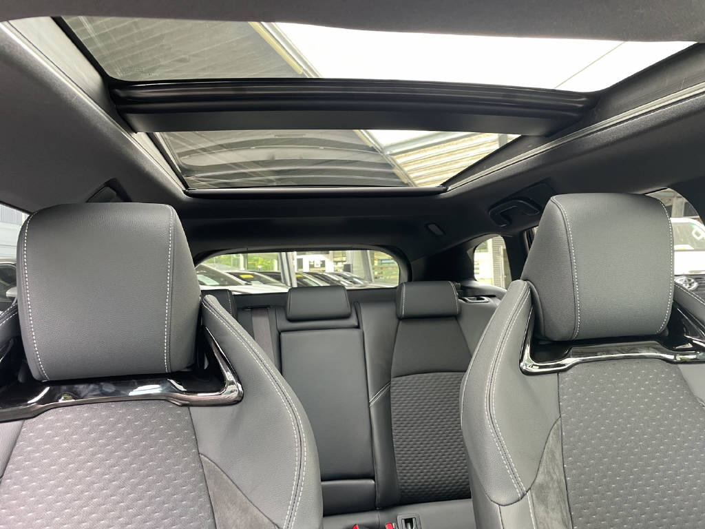 TOYOTA Corolla Touring Sports 2.0 HSD Premium-image-15