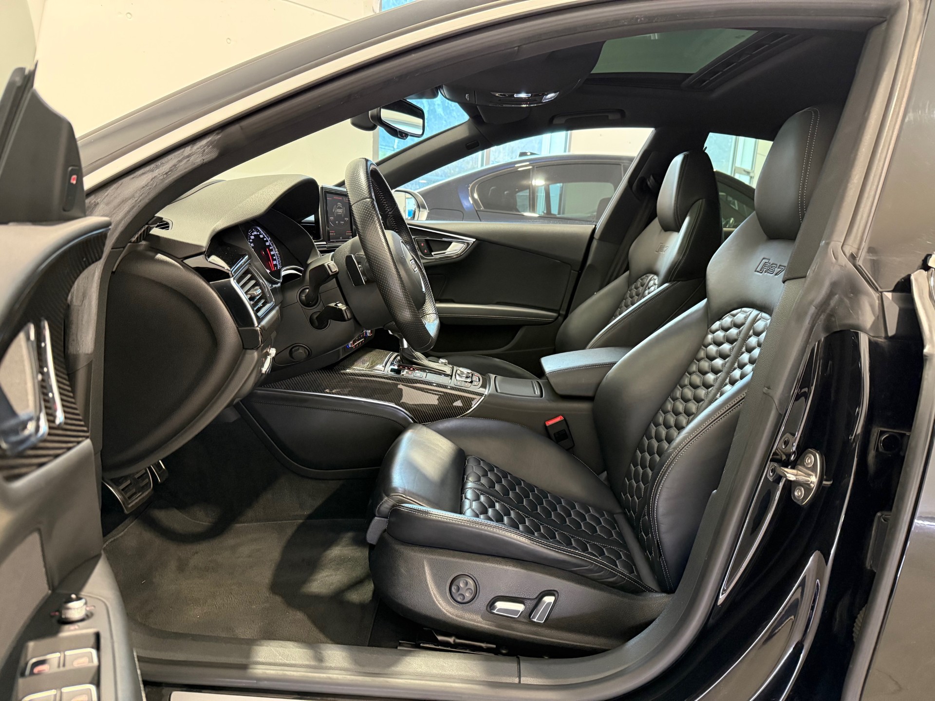 AUDI RS7 Sportback 4.0 TFSI V8 quattro S-tronic-image-9