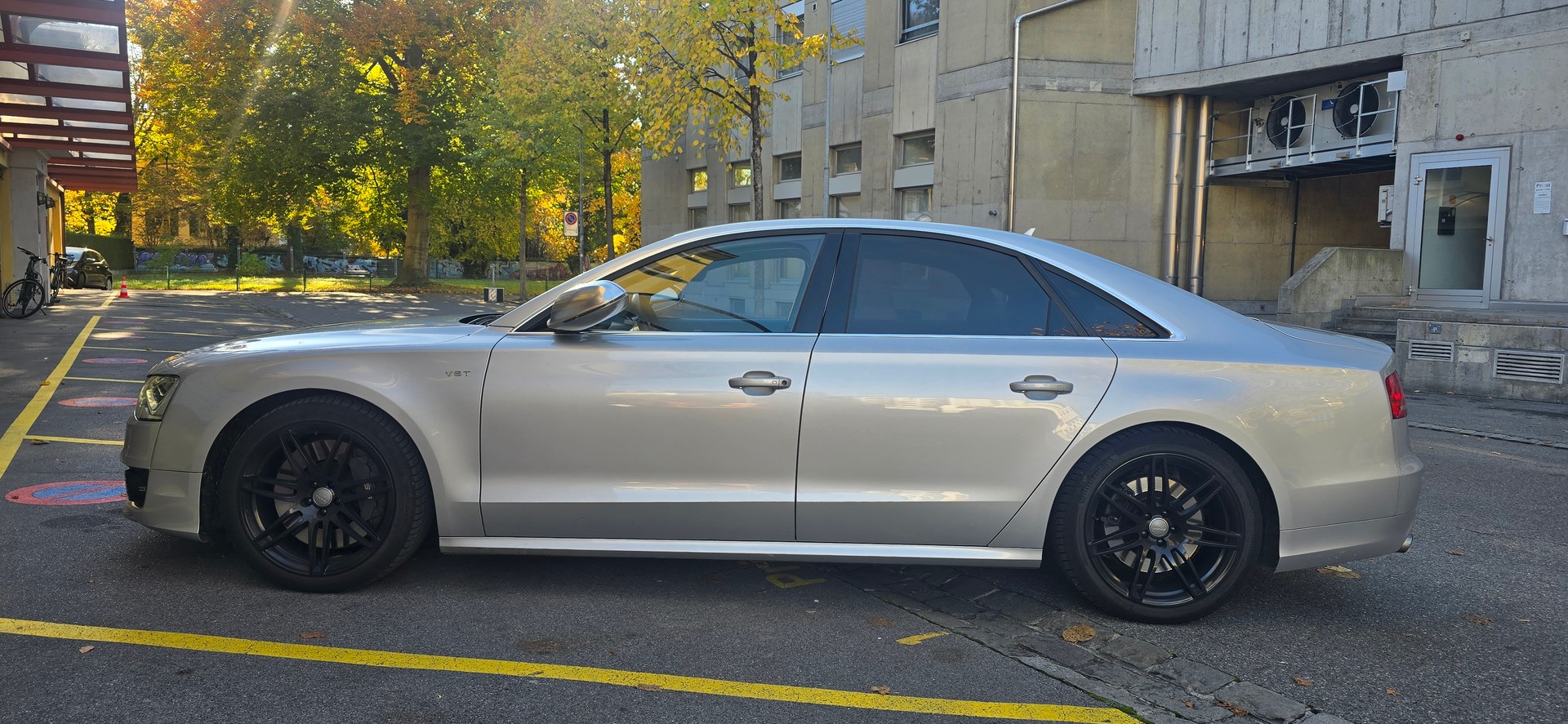 AUDI S8 4.0 TFSI V8 quattro tiptronic-image-1