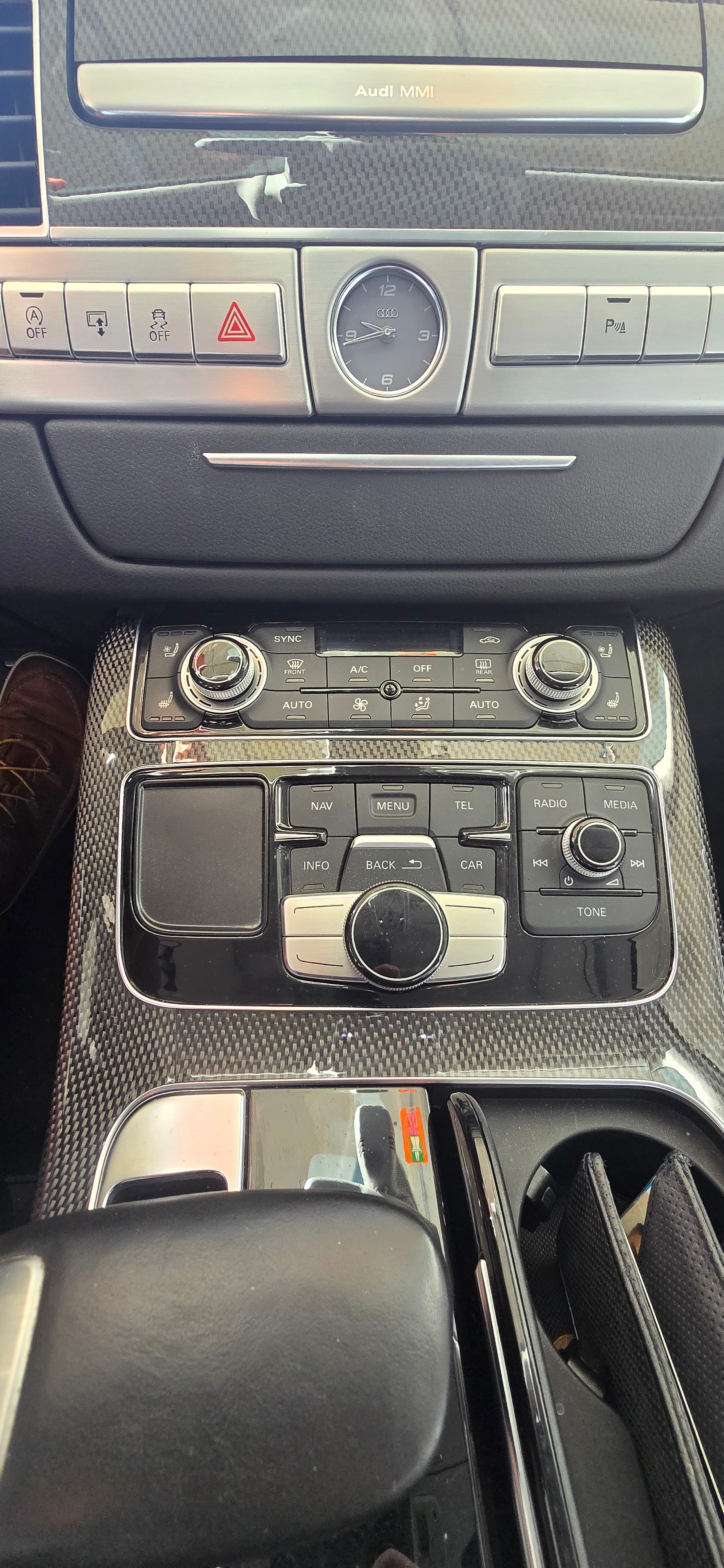 AUDI S8 4.0 TFSI V8 quattro tiptronic-image-4