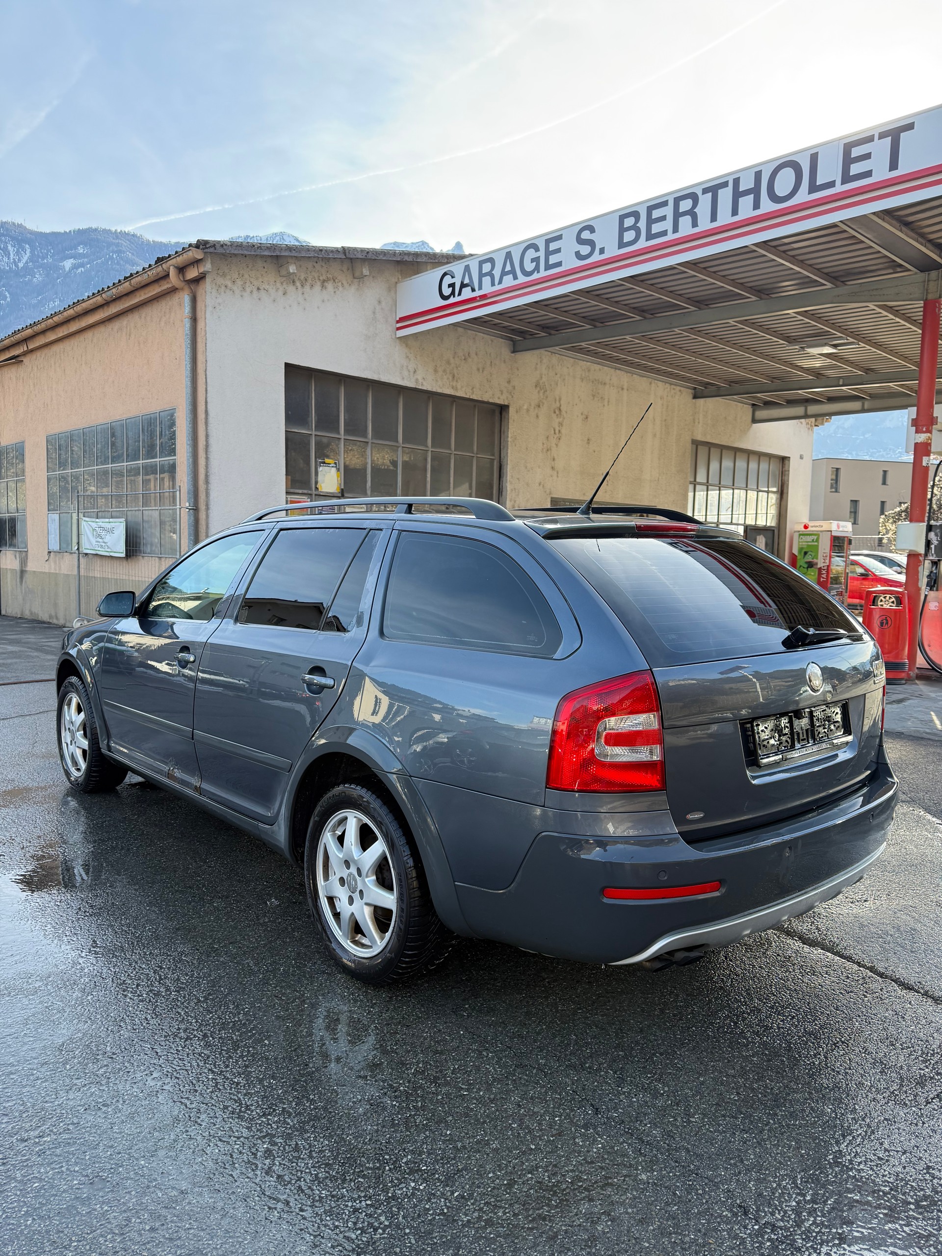 SKODA Octavia Scout 2.0 TDI 4x4-image-4