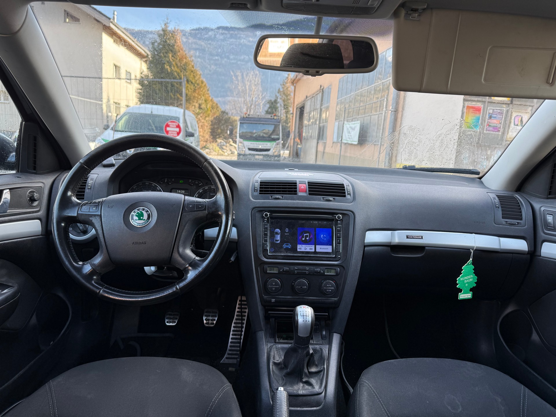 SKODA Octavia Scout 2.0 TDI 4x4-image-8