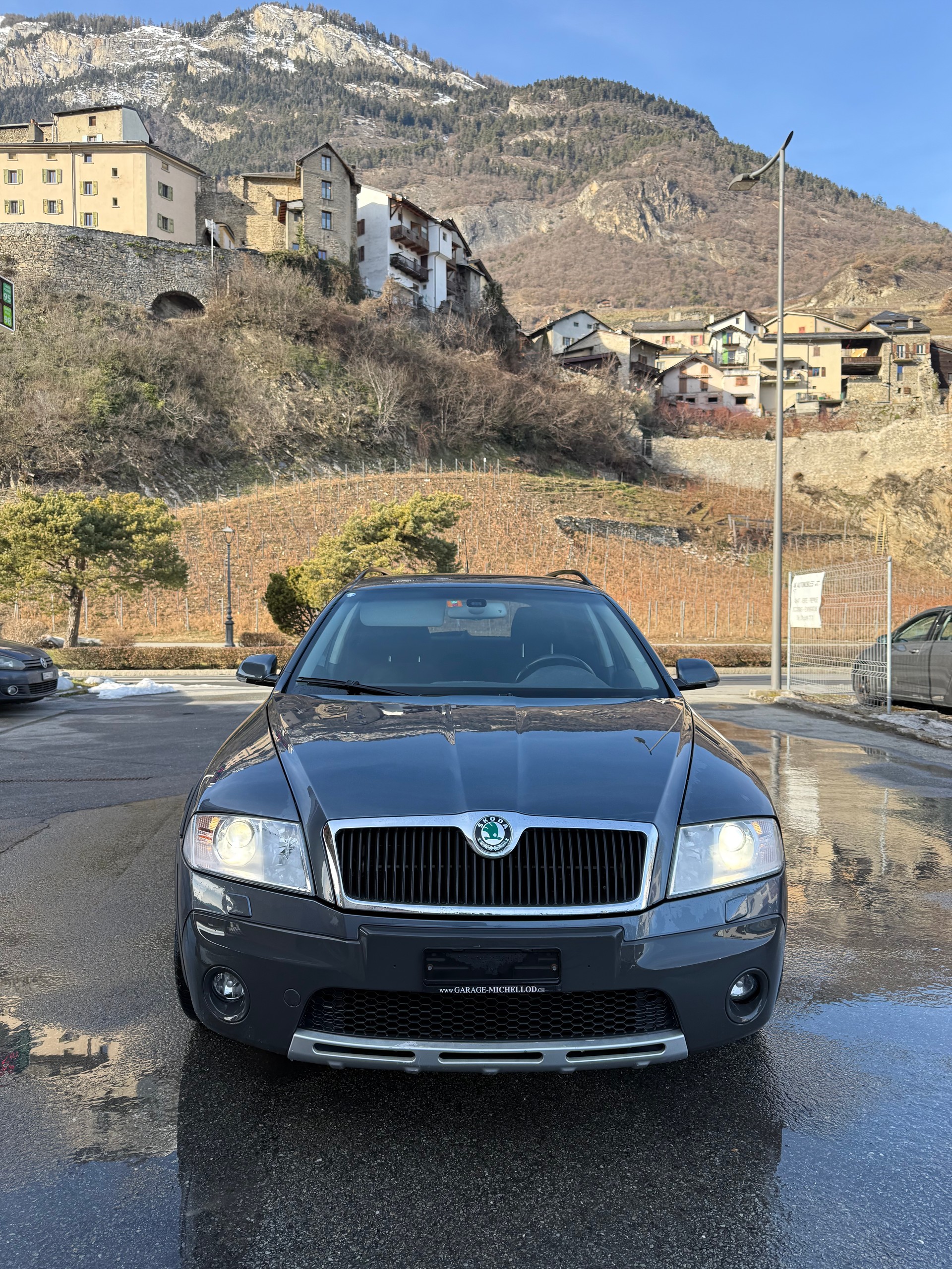 SKODA Octavia Scout 2.0 TDI 4x4-image-2