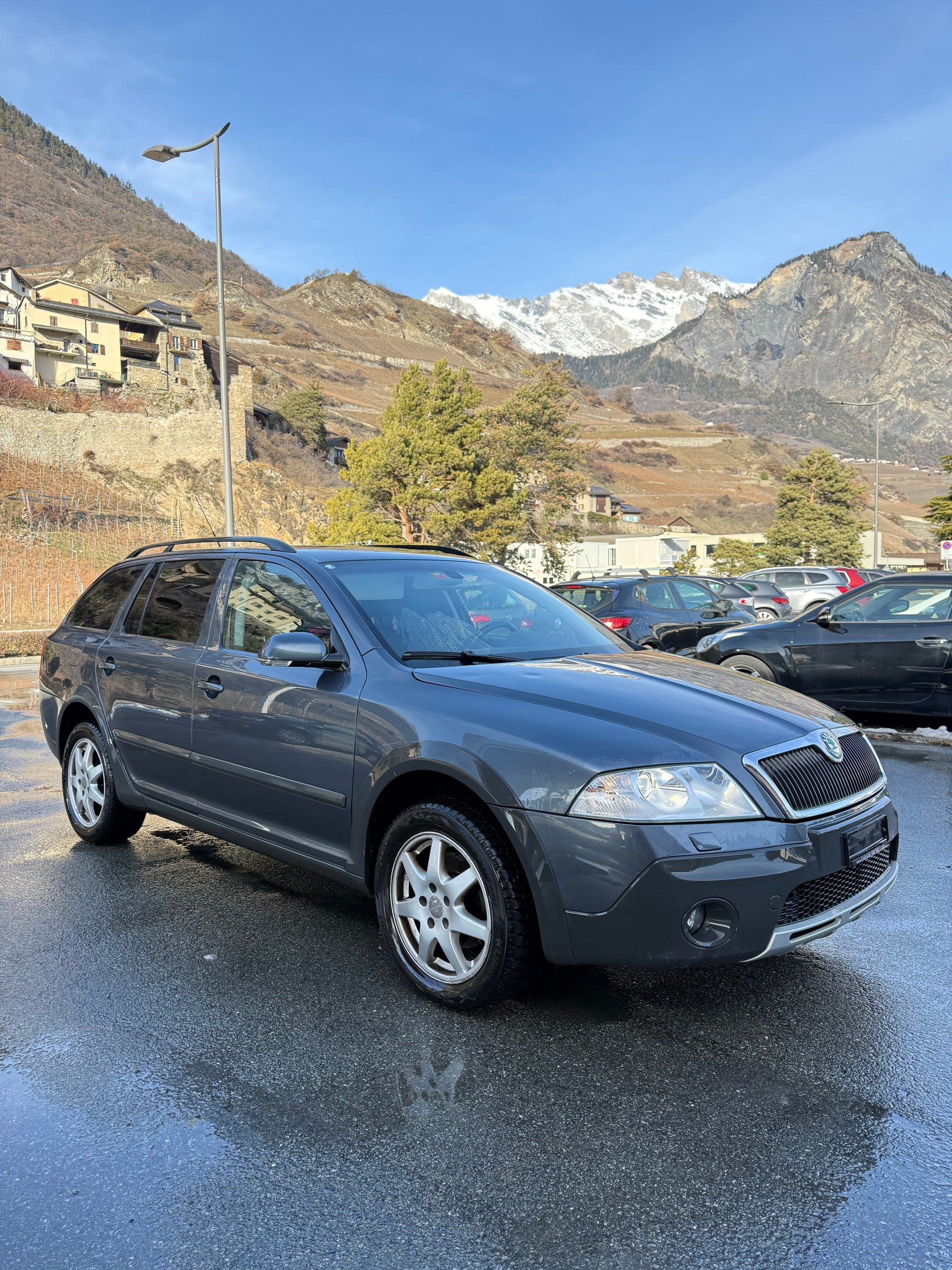 SKODA Octavia Scout 2.0 TDI 4x4-image-1