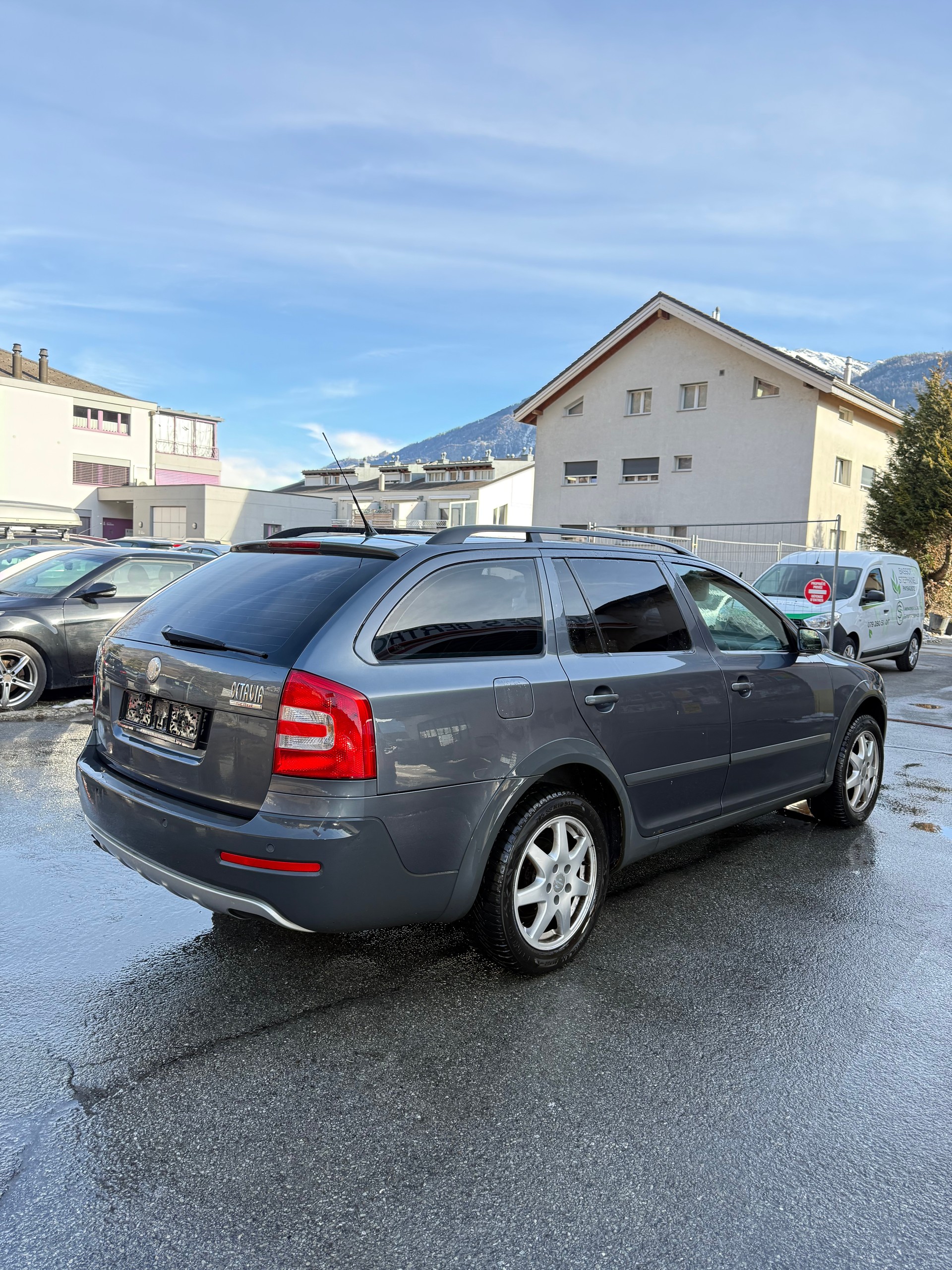 SKODA Octavia Scout 2.0 TDI 4x4-image-3