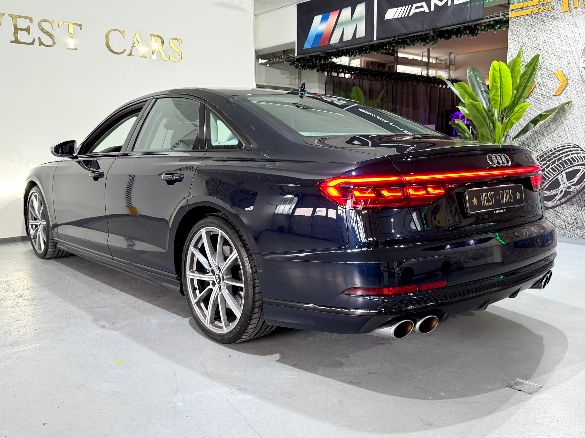 AUDI S8 TFSI quattro tiptronic-image-4