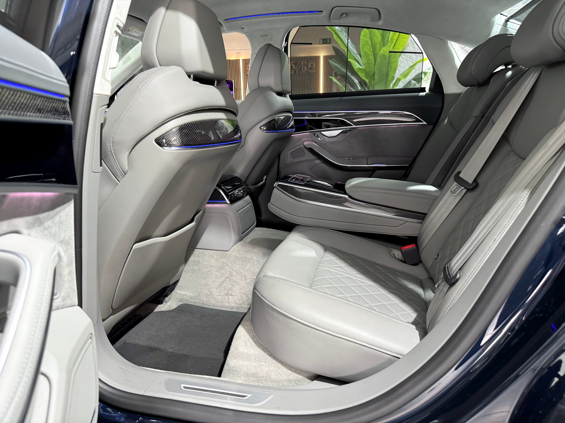 AUDI S8 TFSI quattro tiptronic-image-7