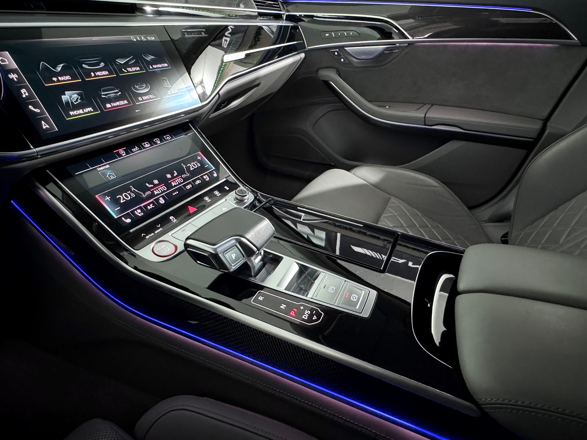 AUDI S8 TFSI quattro tiptronic-image-12