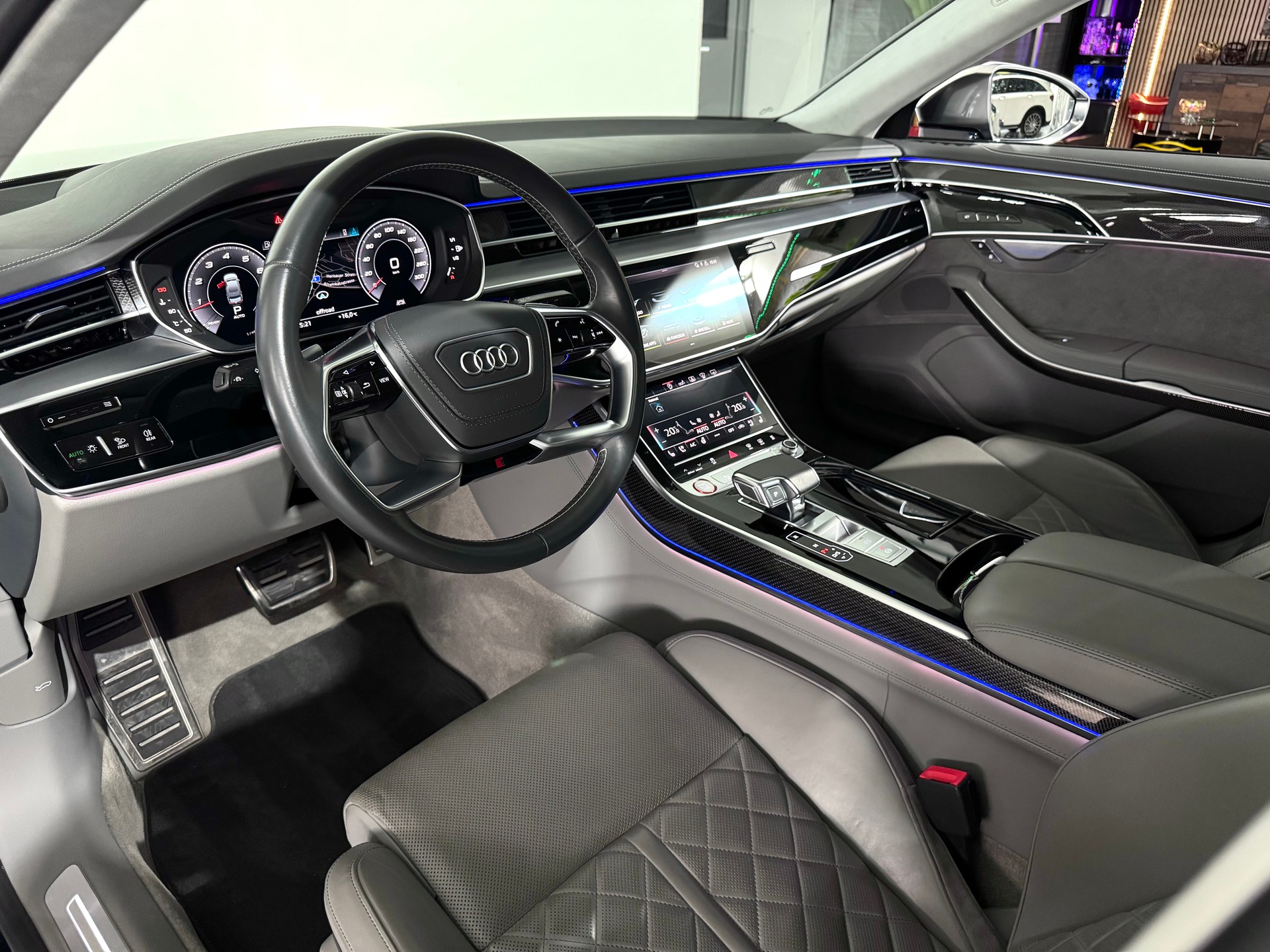 AUDI S8 TFSI quattro tiptronic-image-10
