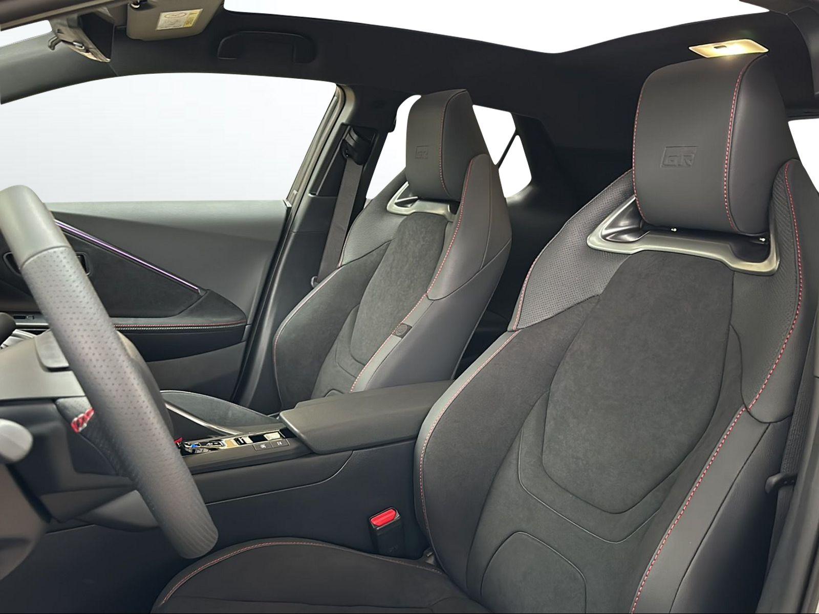 TOYOTA C-HR 2.0 PHEV GR Sport Premiere-image-10