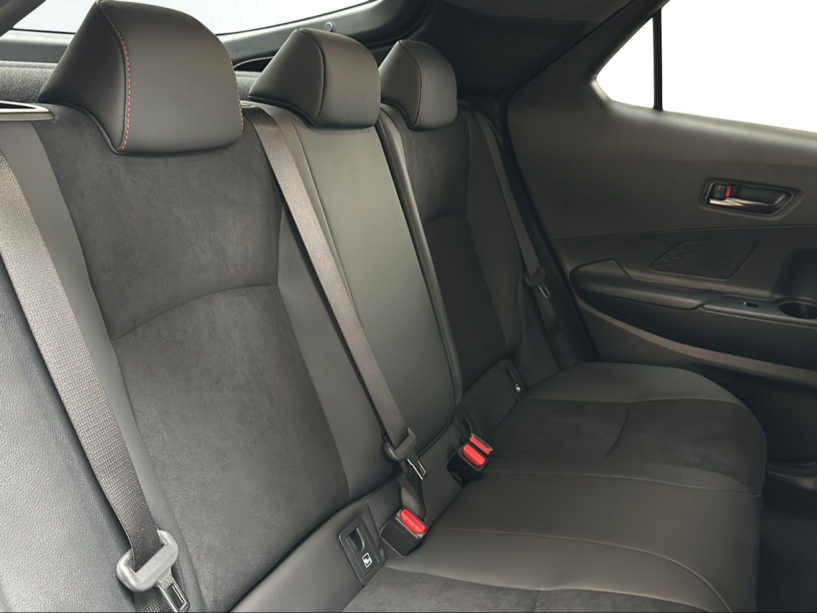 TOYOTA C-HR 2.0 PHEV GR Sport Premiere-image-14