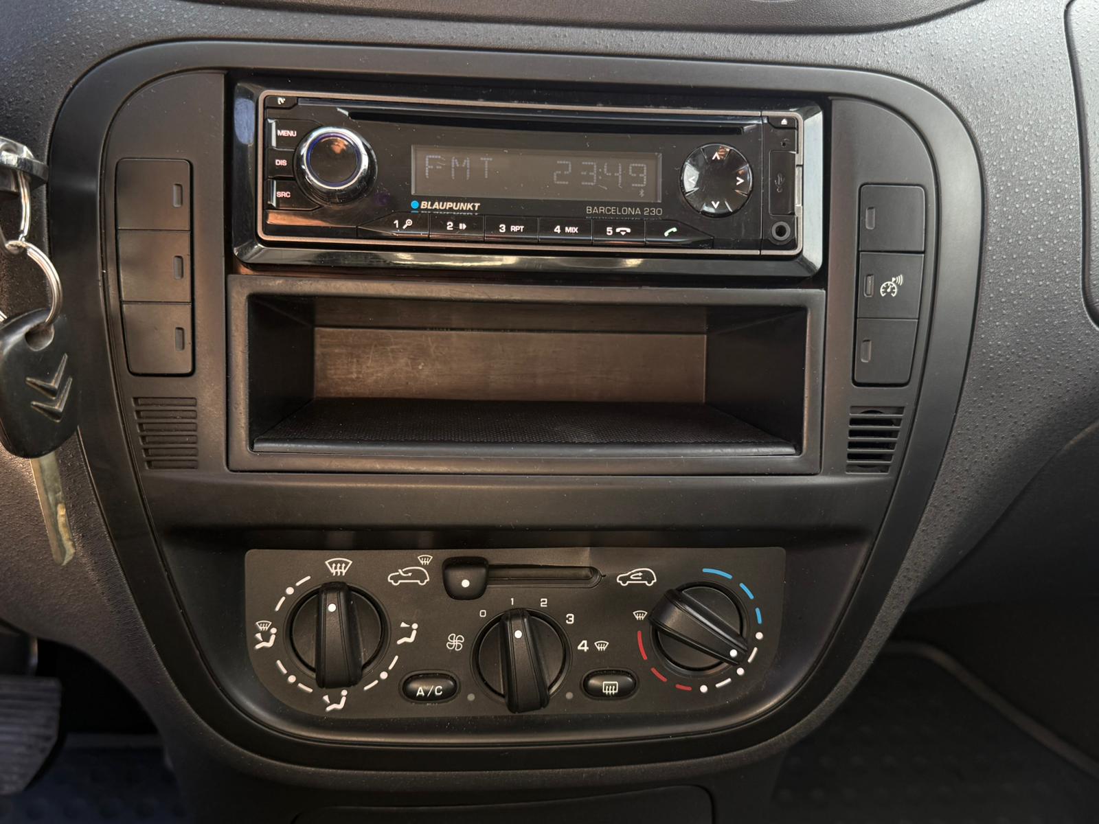 CITROEN C3 1.4i Edition-image-12