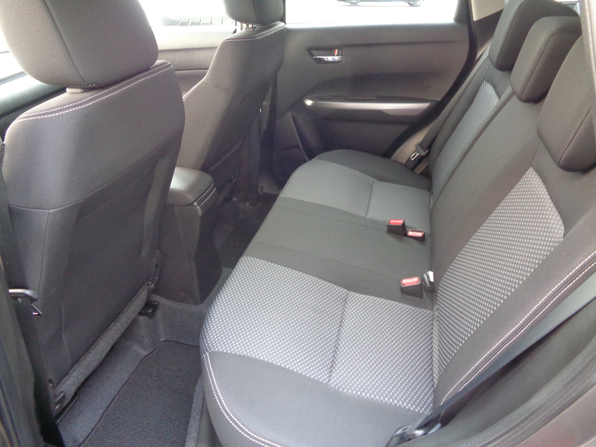 SUZUKI Vitara 1.4 Boosterjet Sakura 4x4 Hybrid Automatic-image-12