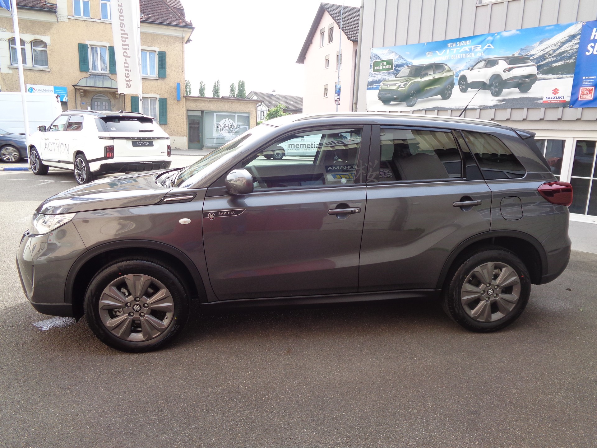 SUZUKI Vitara 1.4 Boosterjet Sakura 4x4 Hybrid Automatic-image-3