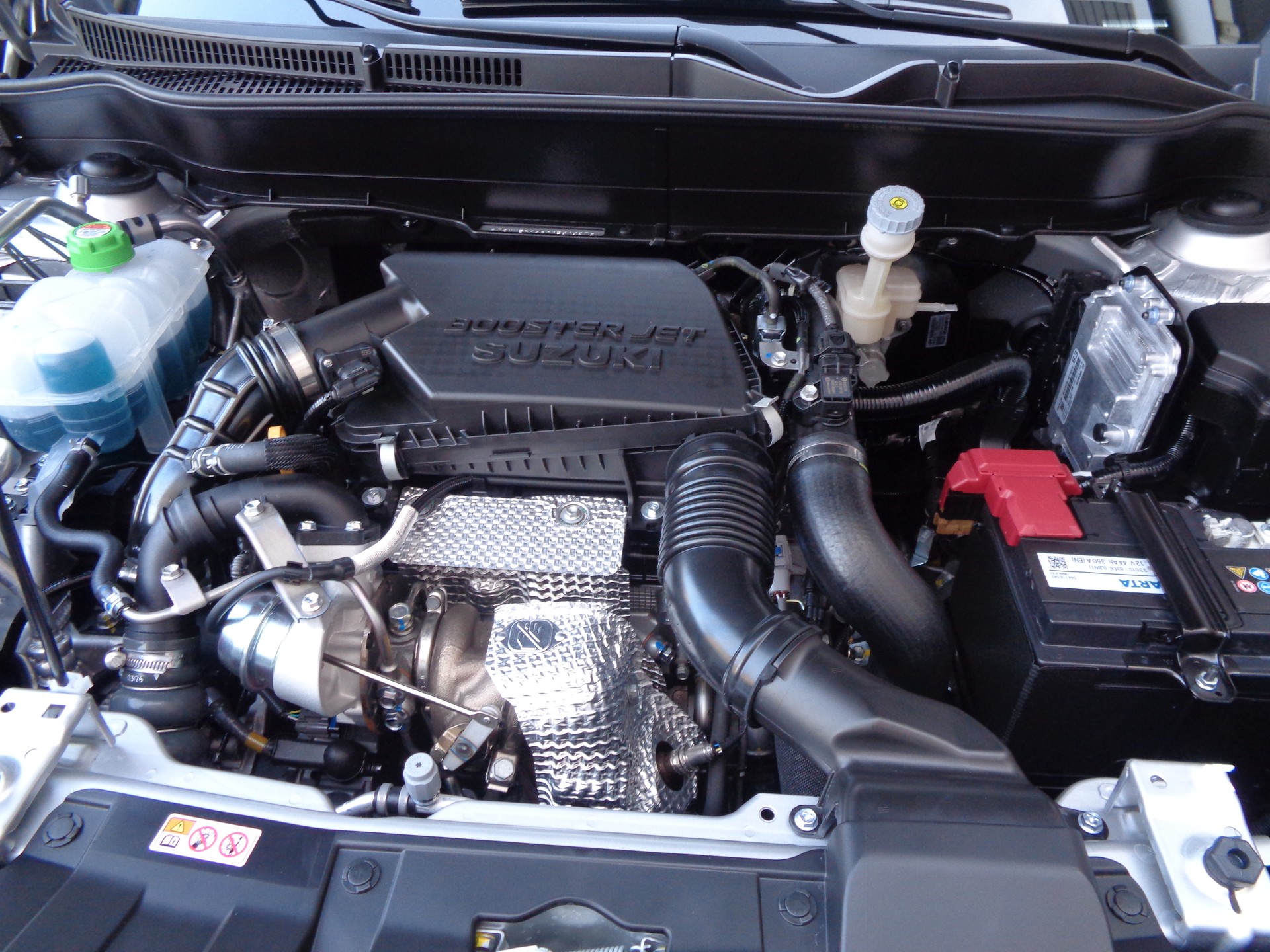 SUZUKI Vitara 1.4 Boosterjet Sakura 4x4 Hybrid Automatic-image-14