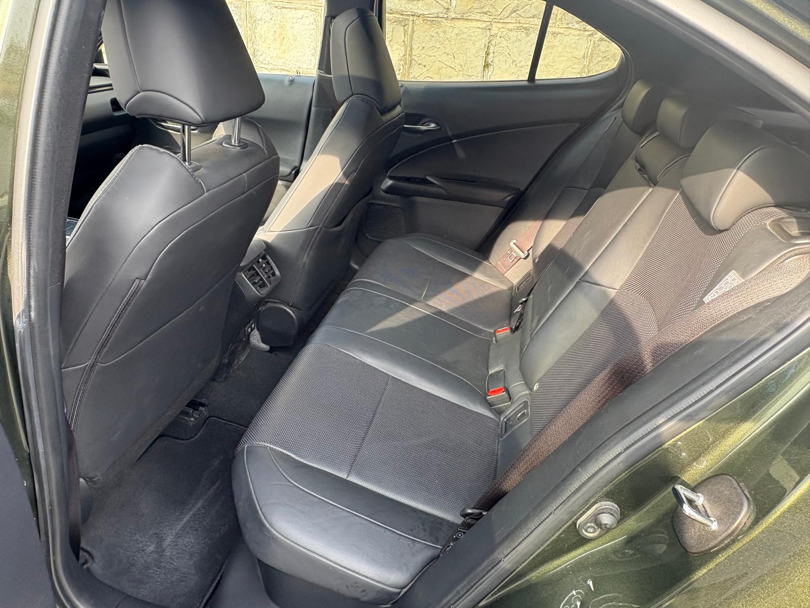 LEXUS UX 250h Comfort AWD Automatic-image-6