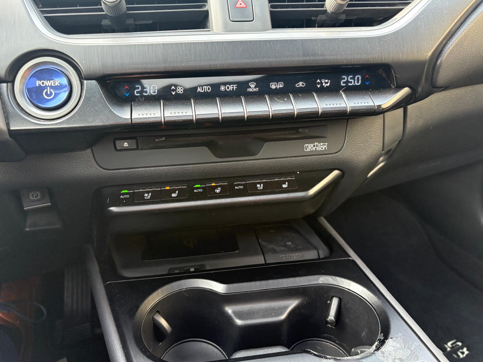 LEXUS UX 250h Comfort AWD Automatic-image-12